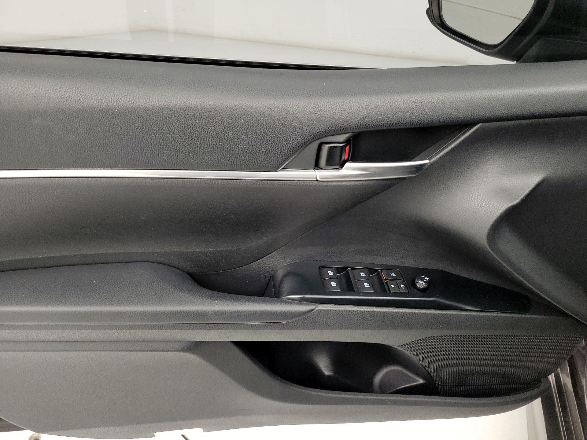 Thumbnail: 2018 Toyota Camry - 12