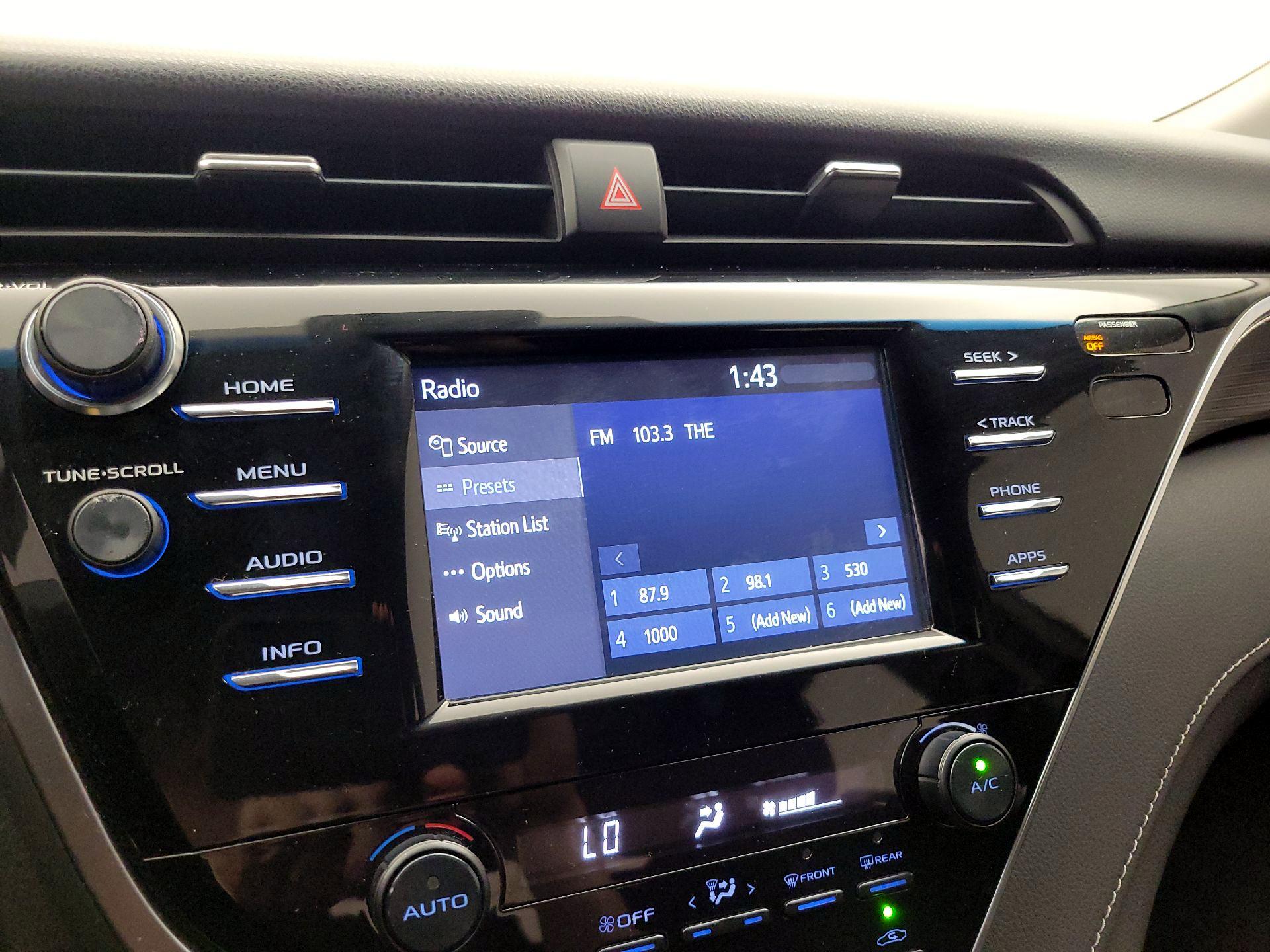 Thumbnail: 2018 Toyota Camry - 15