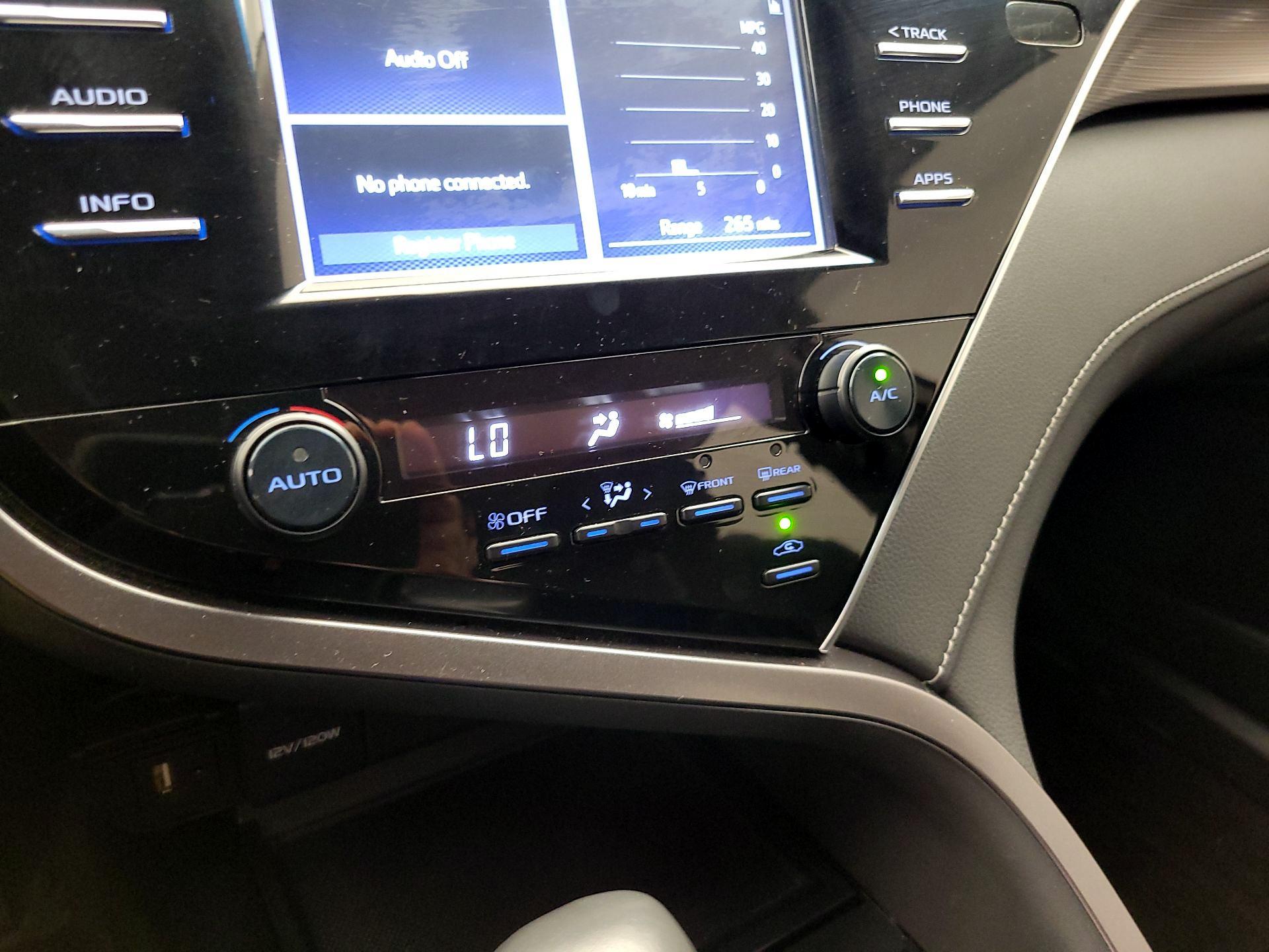 Thumbnail: 2018 Toyota Camry - 16