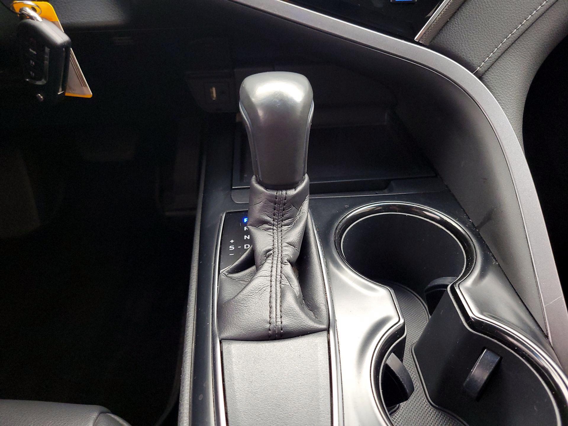 Thumbnail: 2018 Toyota Camry - 17