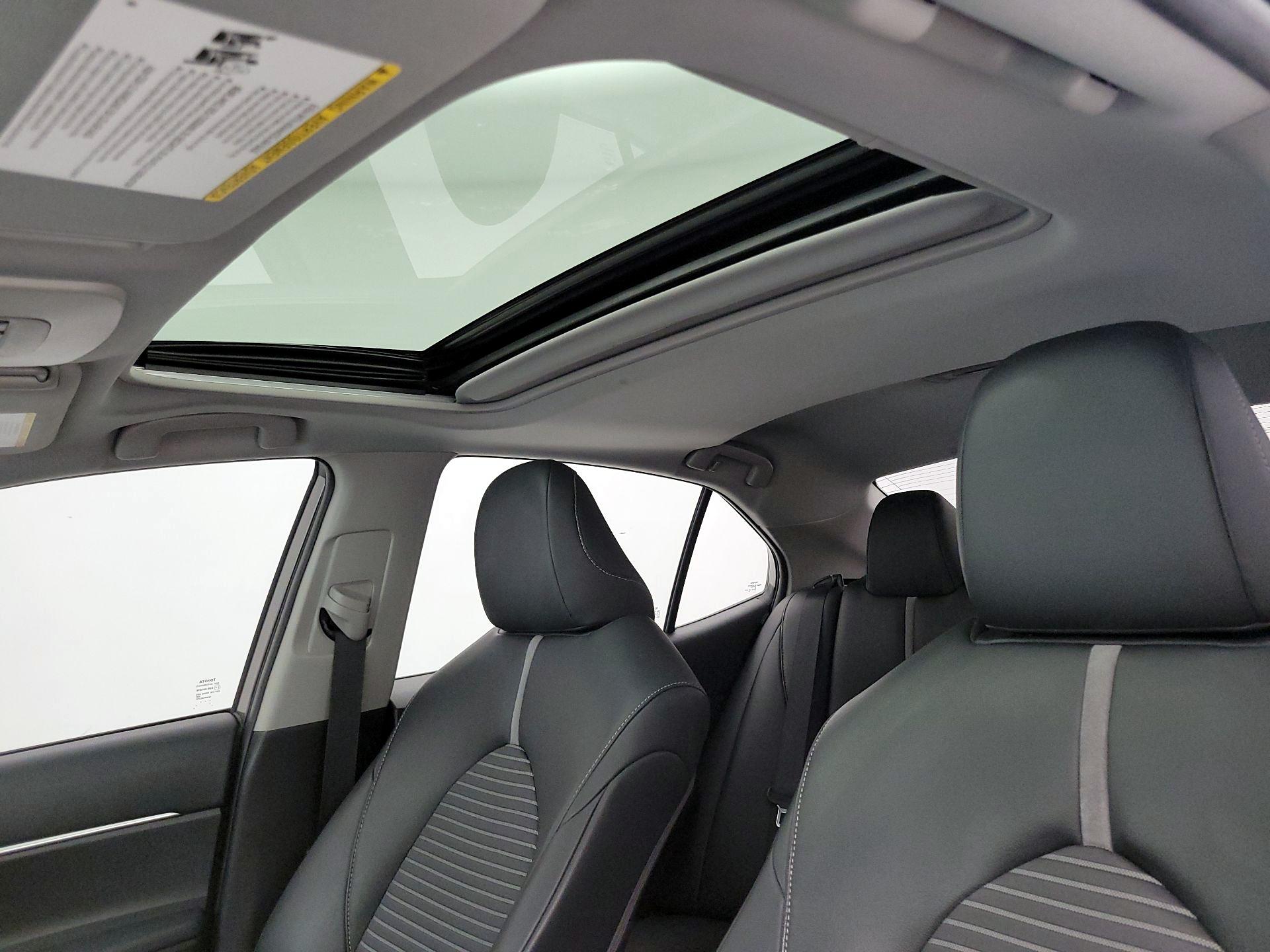 Thumbnail: 2018 Toyota Camry - 19