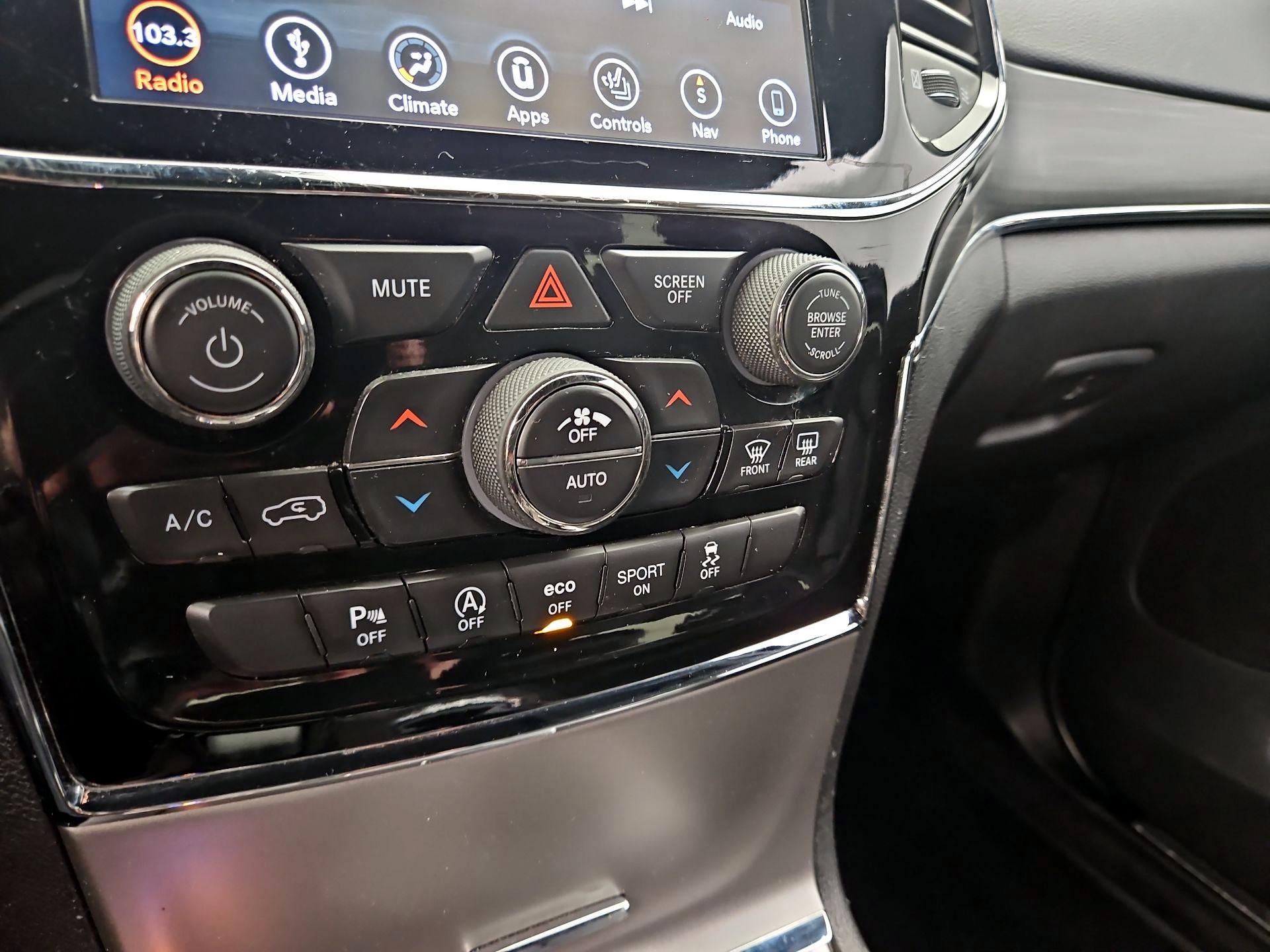 Thumbnail: 2019 Jeep Grand Cherokee - 17