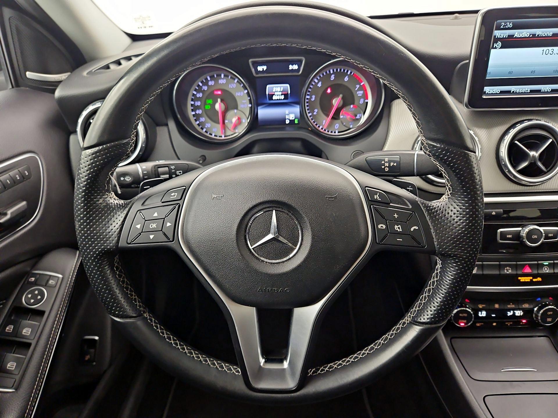 Thumbnail: 2015 Mercedes-Benz GLA - 10