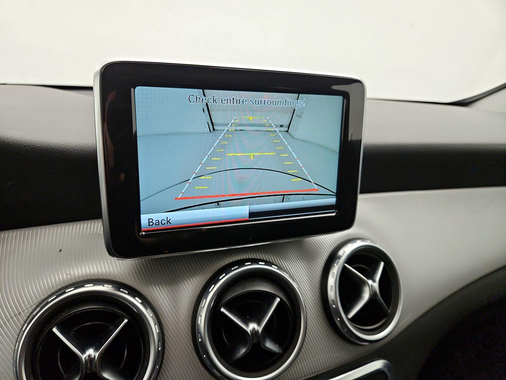 Thumbnail: 2015 Mercedes-Benz GLA - 15