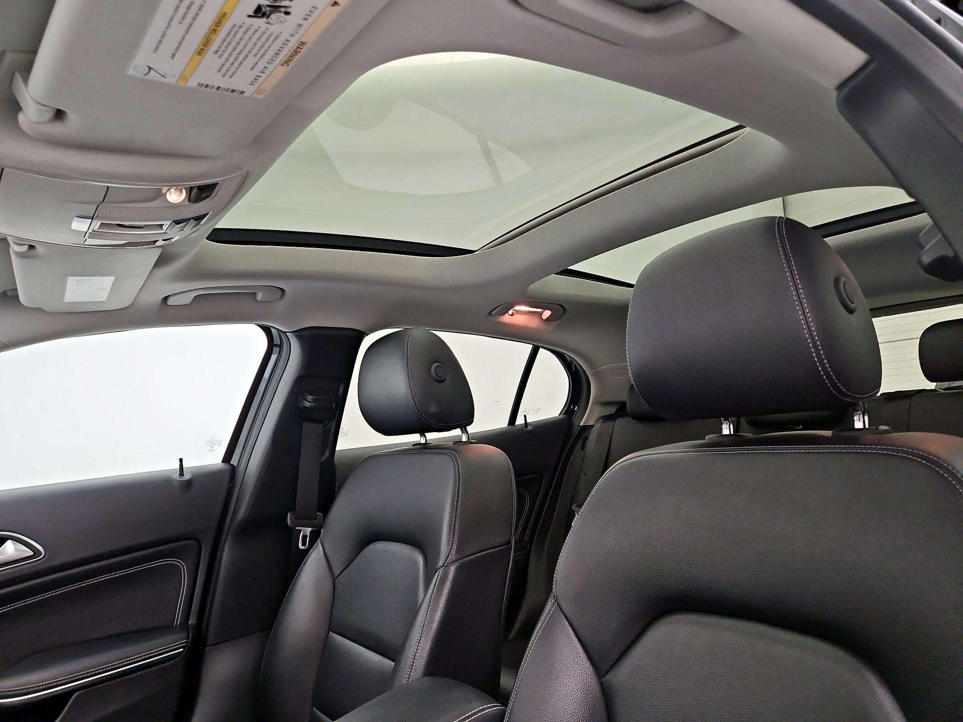 Thumbnail: 2015 Mercedes-Benz GLA - 20