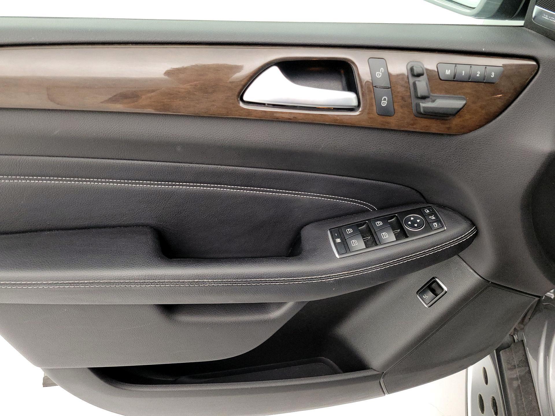 Thumbnail: 2015 Mercedes-Benz M-Class - 12