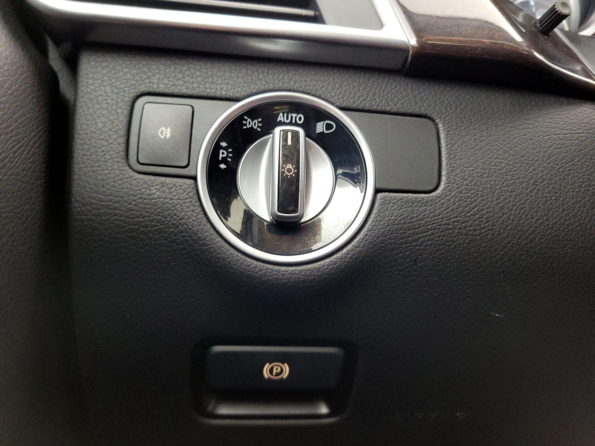 Thumbnail: 2015 Mercedes-Benz M-Class - 13