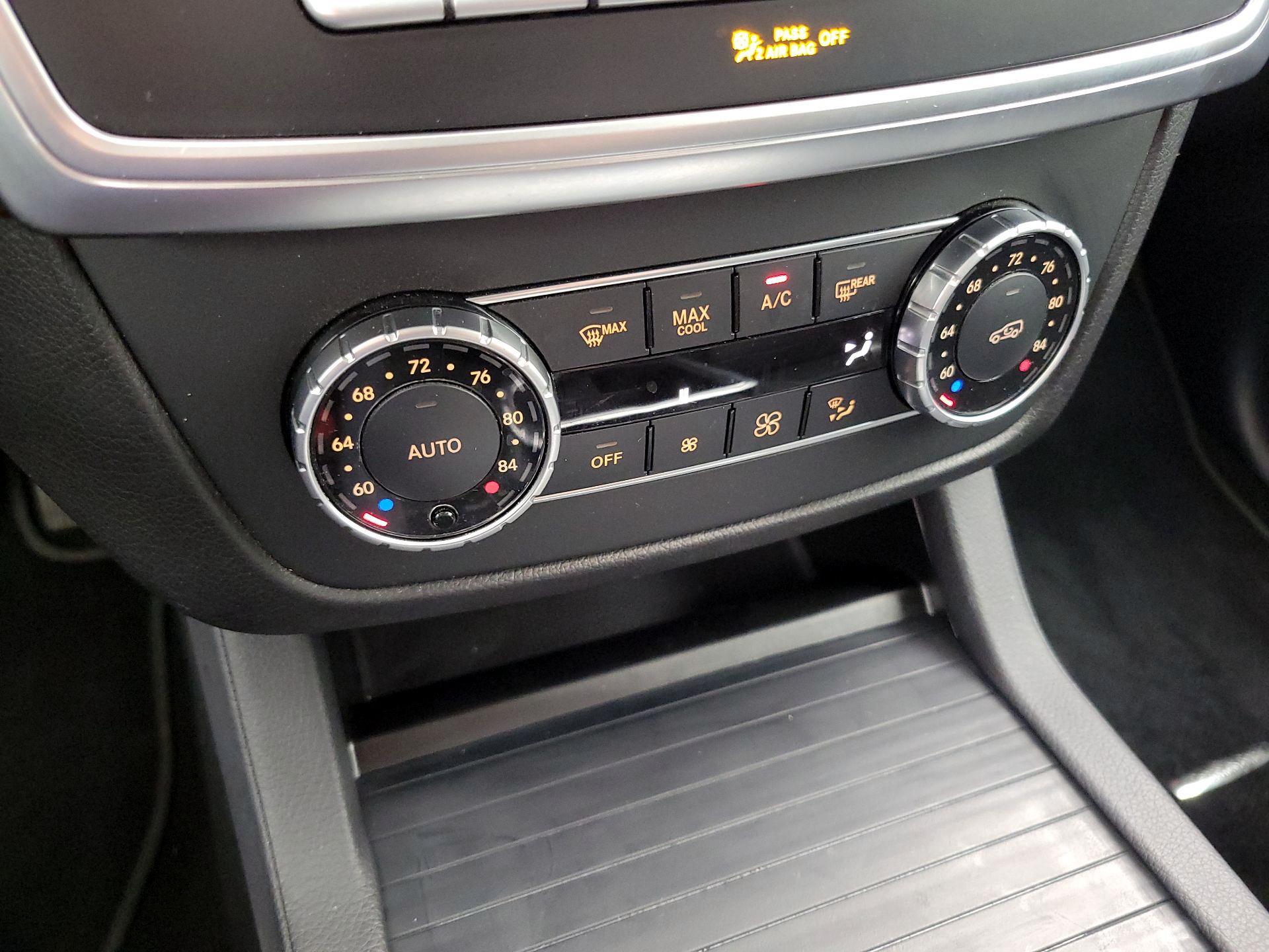 Thumbnail: 2015 Mercedes-Benz M-Class - 17