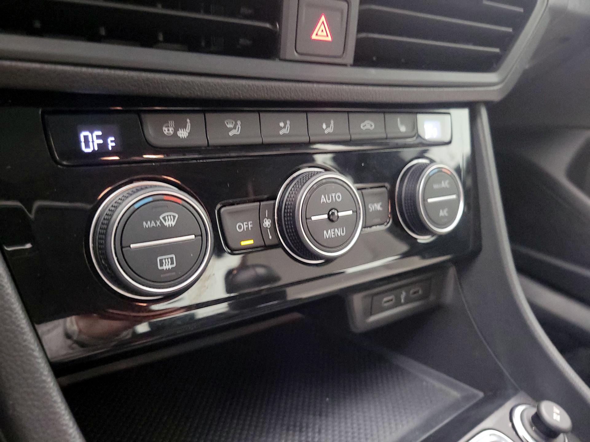 Thumbnail: 2021 Volkswagen Jetta - 16