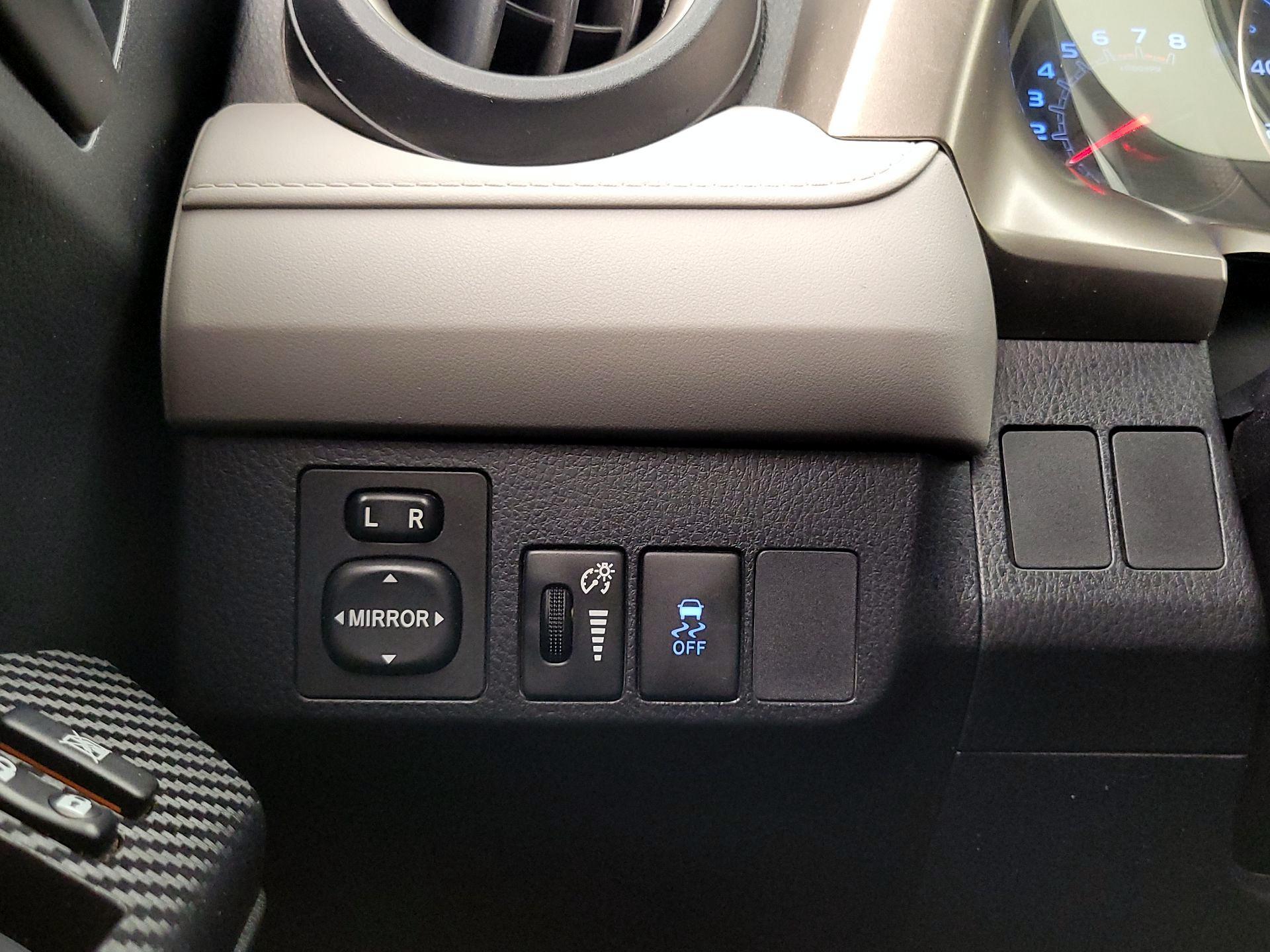 Thumbnail: 2015 Toyota RAV4 - 13