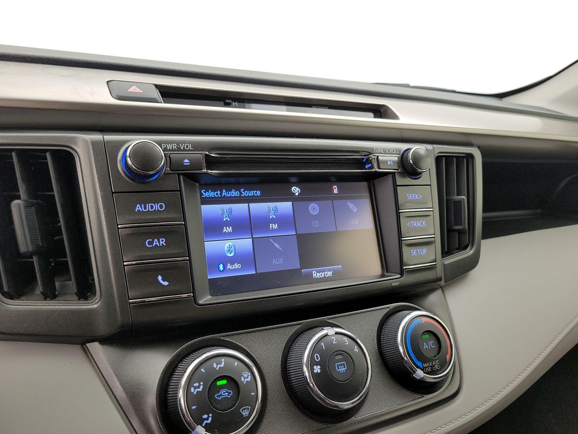 Thumbnail: 2015 Toyota RAV4 - 15