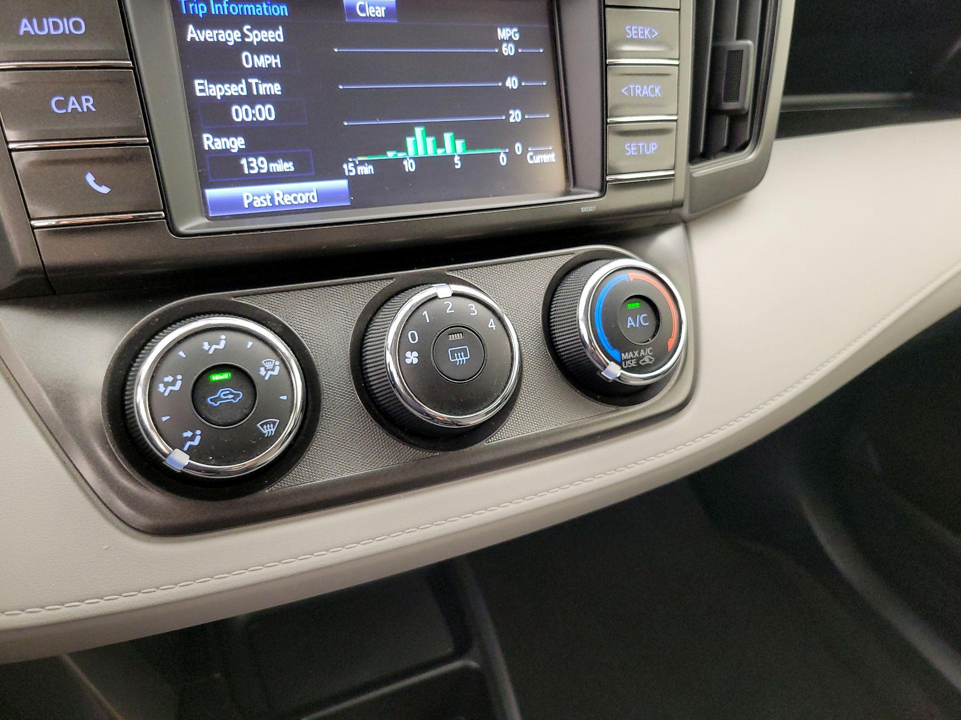 Thumbnail: 2015 Toyota RAV4 - 16