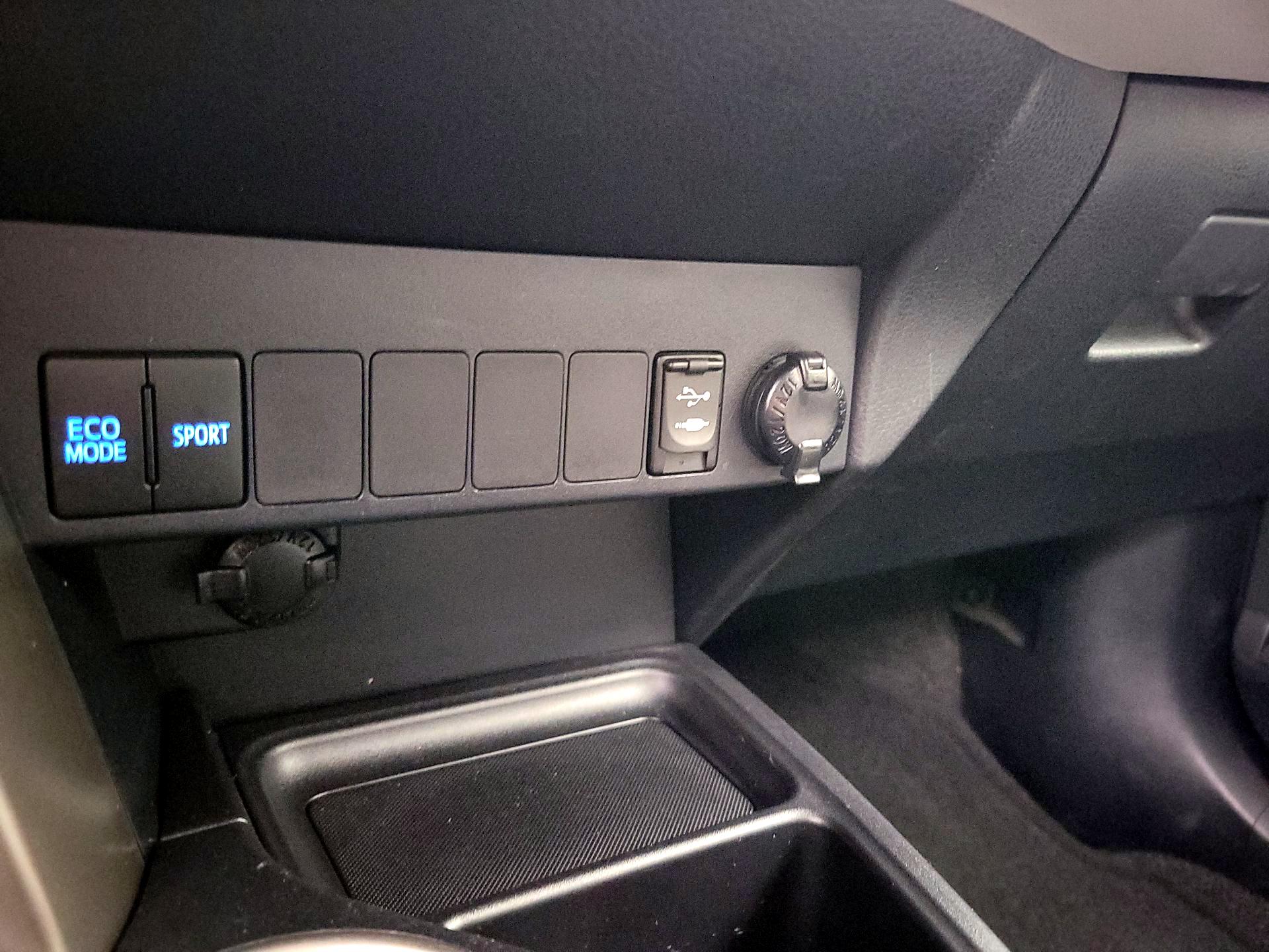 Thumbnail: 2015 Toyota RAV4 - 18