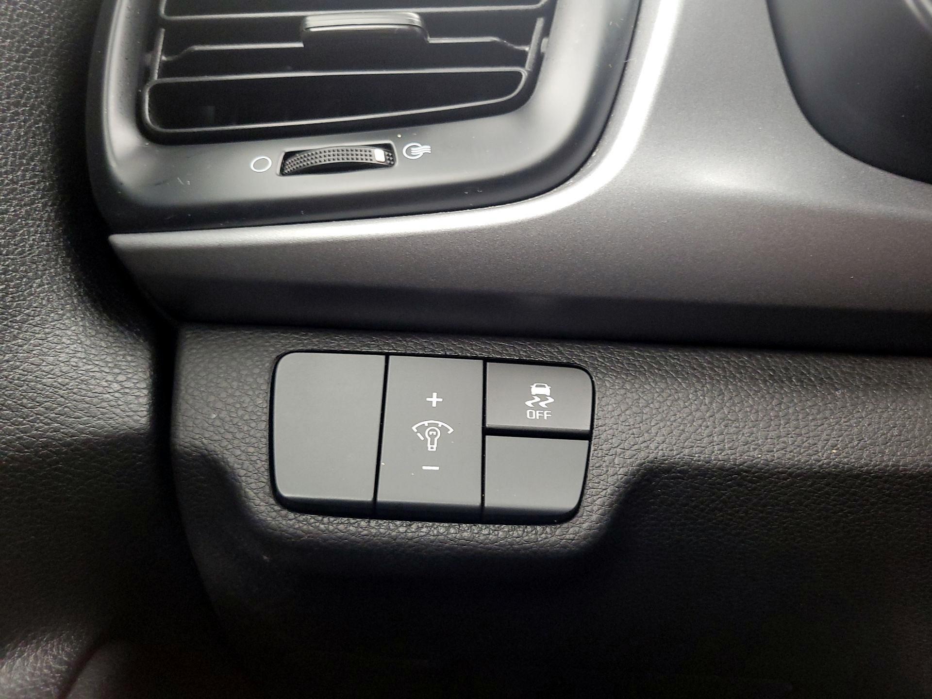 Thumbnail: 2023 Kia Rio - 13