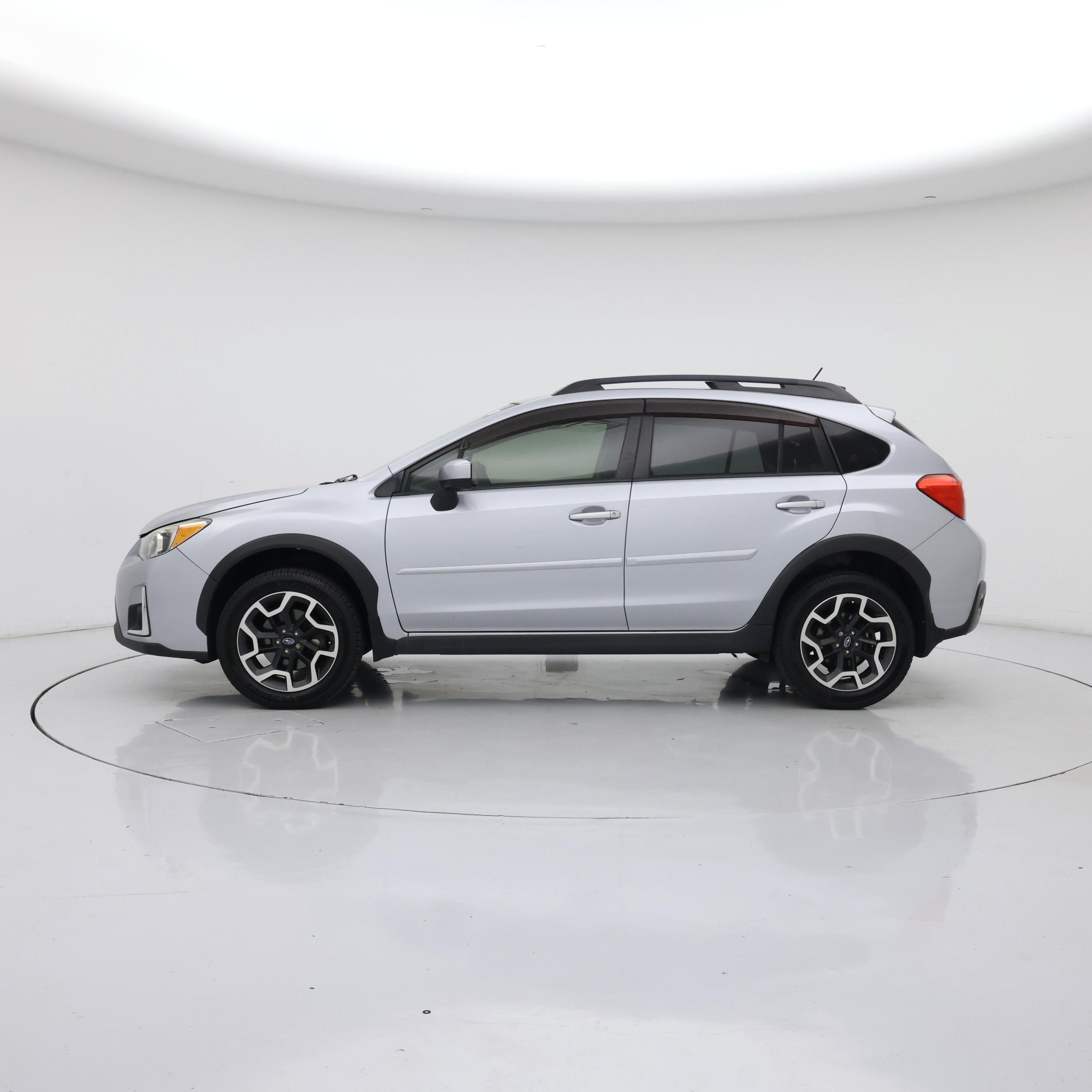 Thumbnail: 2017 Subaru Crosstrek - 3
