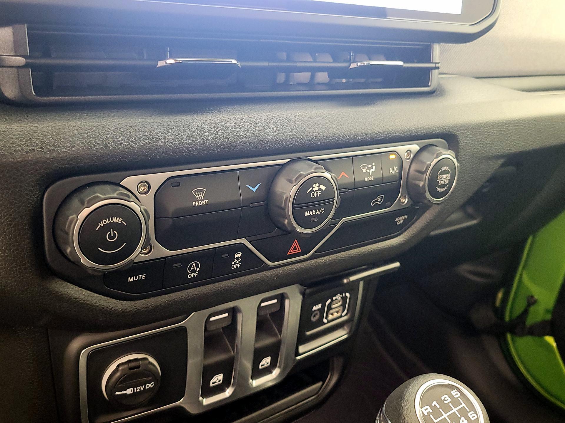 Thumbnail: 2025 Jeep Wrangler - 16