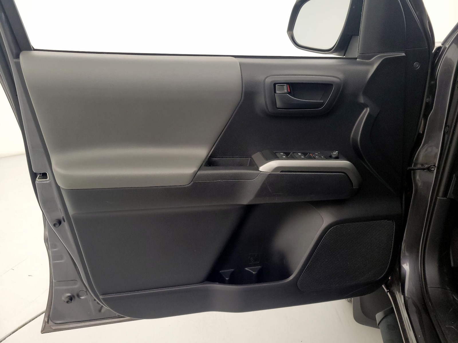 2020 Toyota Tacoma SR5 - Photo 13