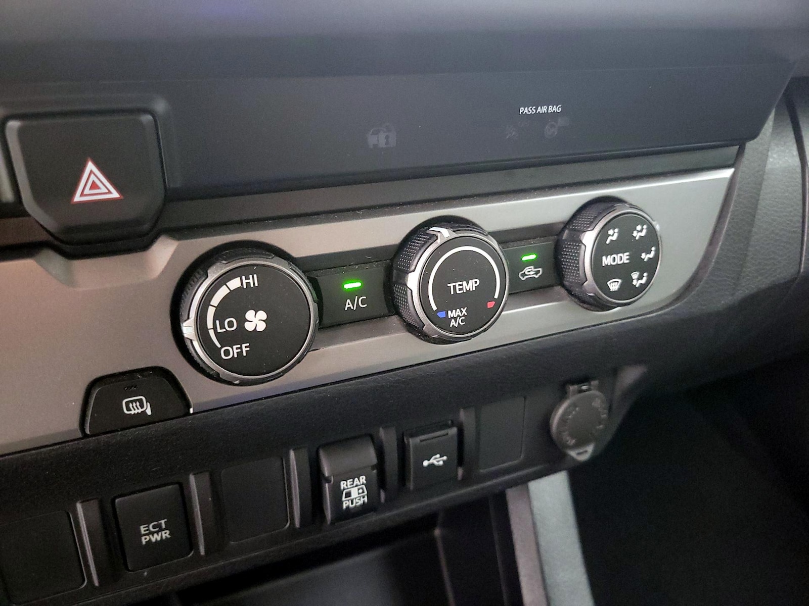 2020 Toyota Tacoma SR5 - Photo 17