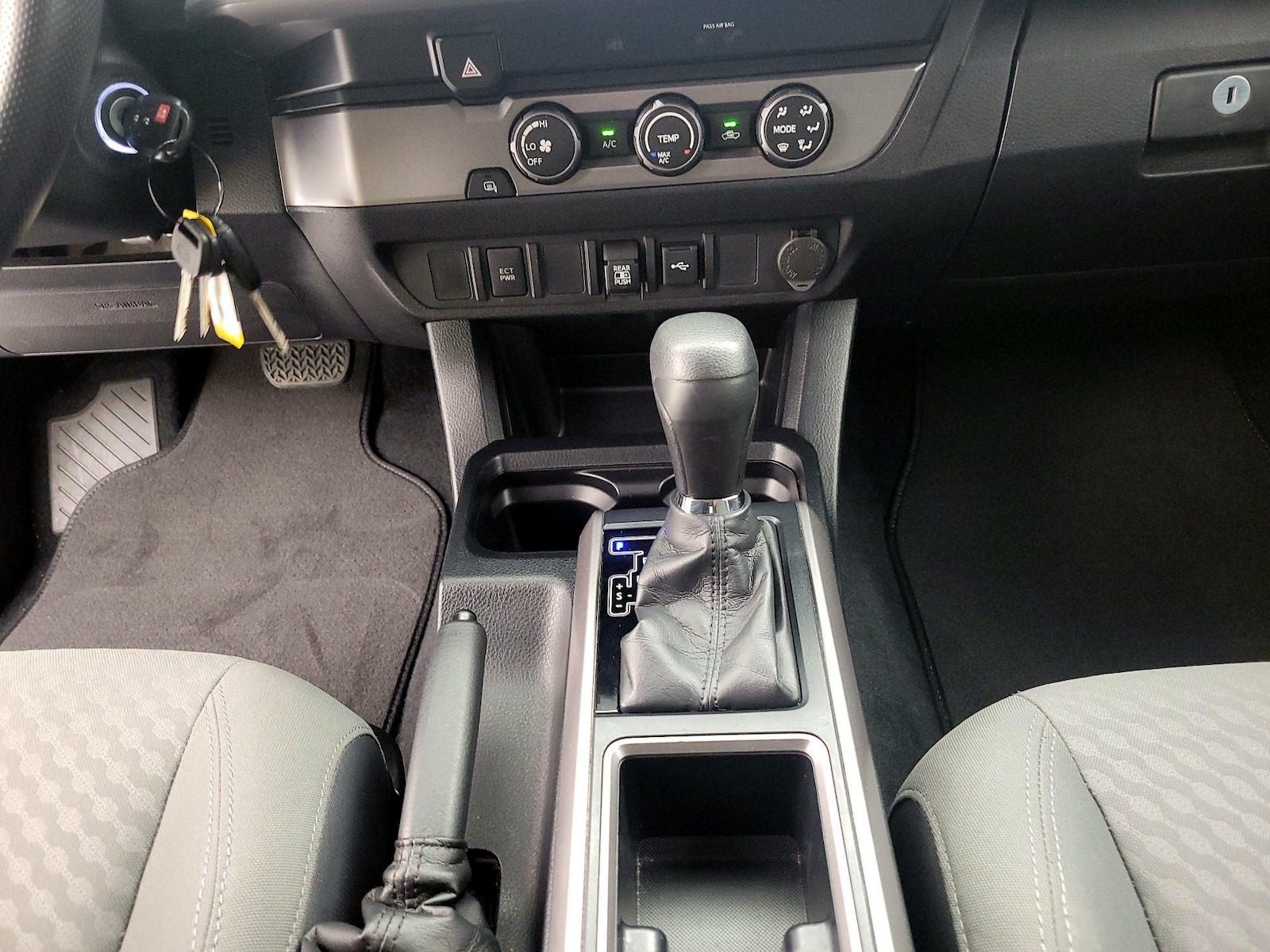 2020 Toyota Tacoma SR5 - Photo 18