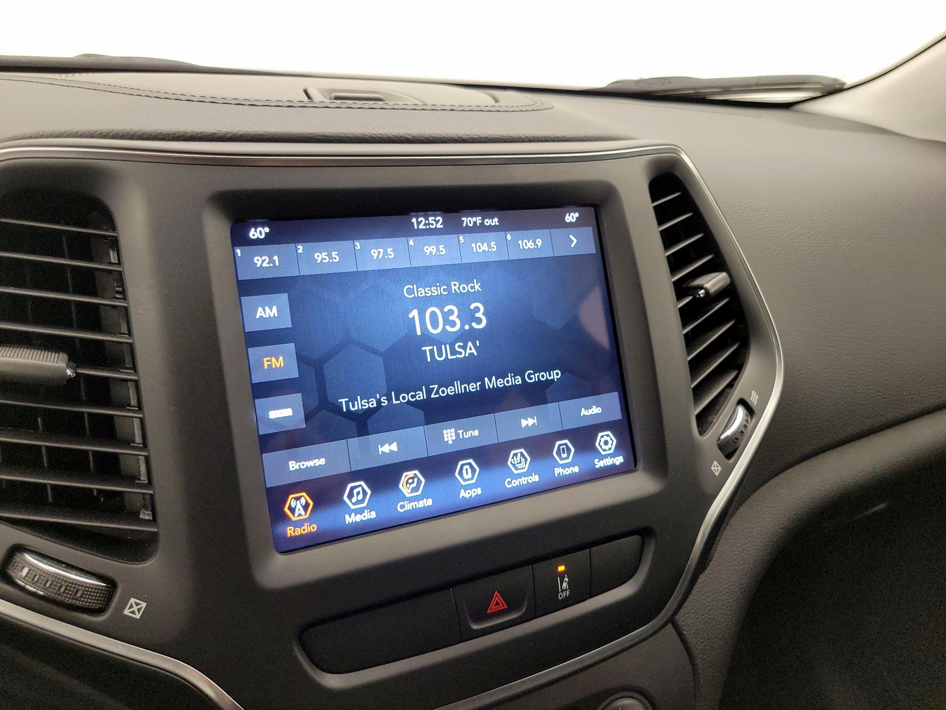 Thumbnail: 2022 Jeep Cherokee - 15