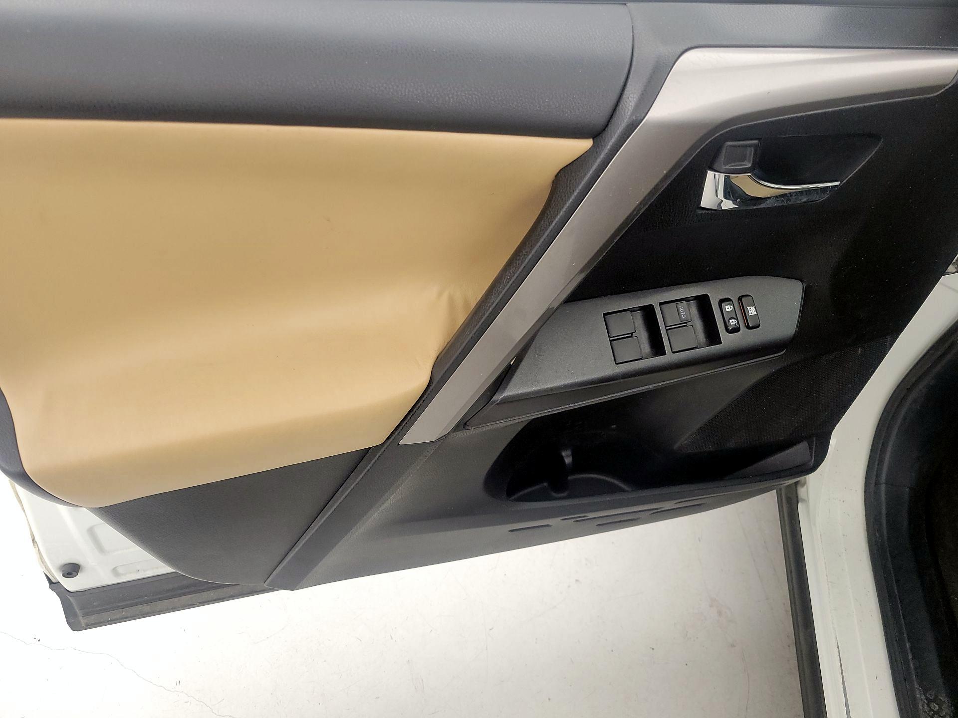 Thumbnail: 2017 Toyota RAV4 - 12