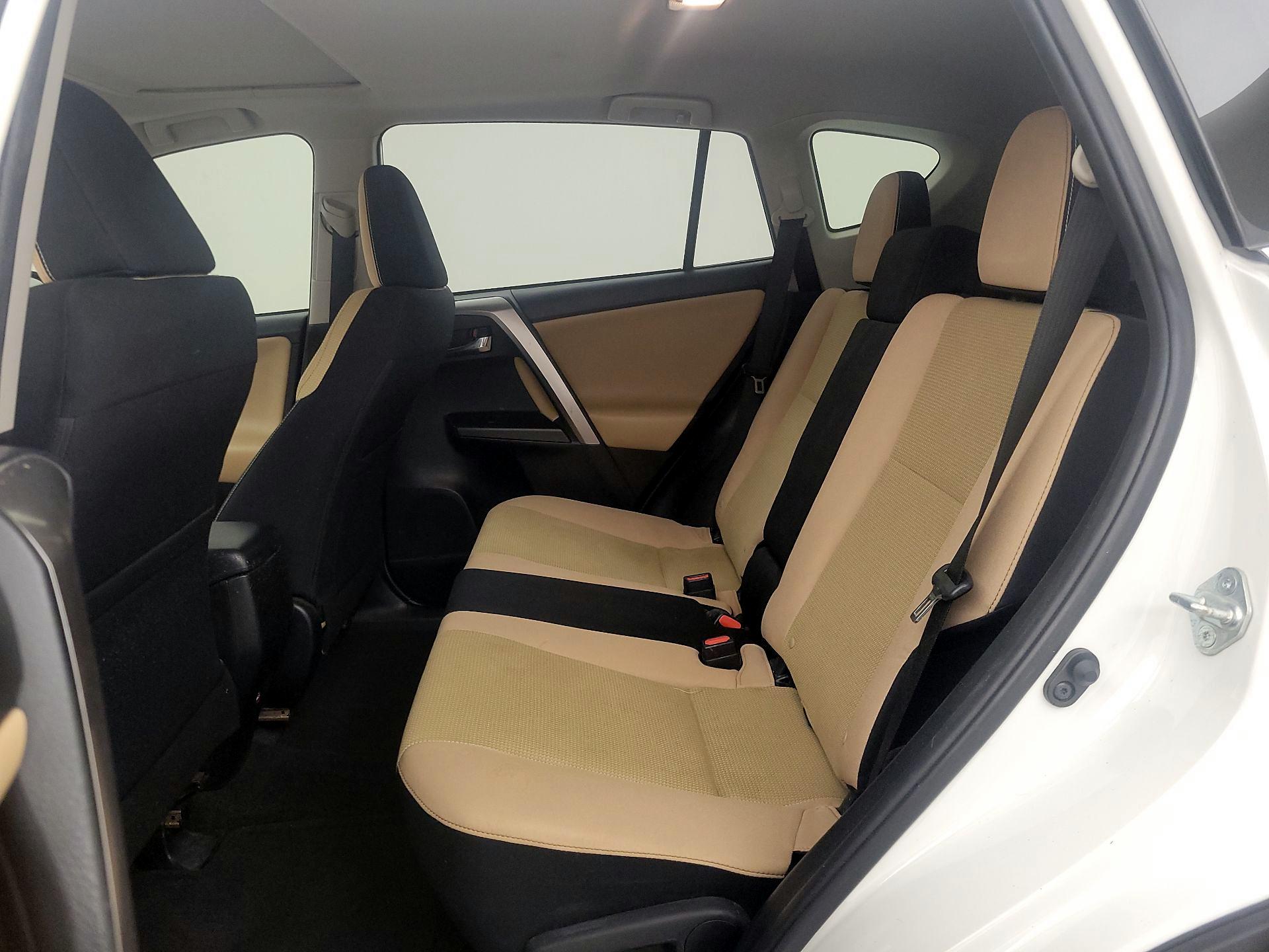 Thumbnail: 2017 Toyota RAV4 - 20