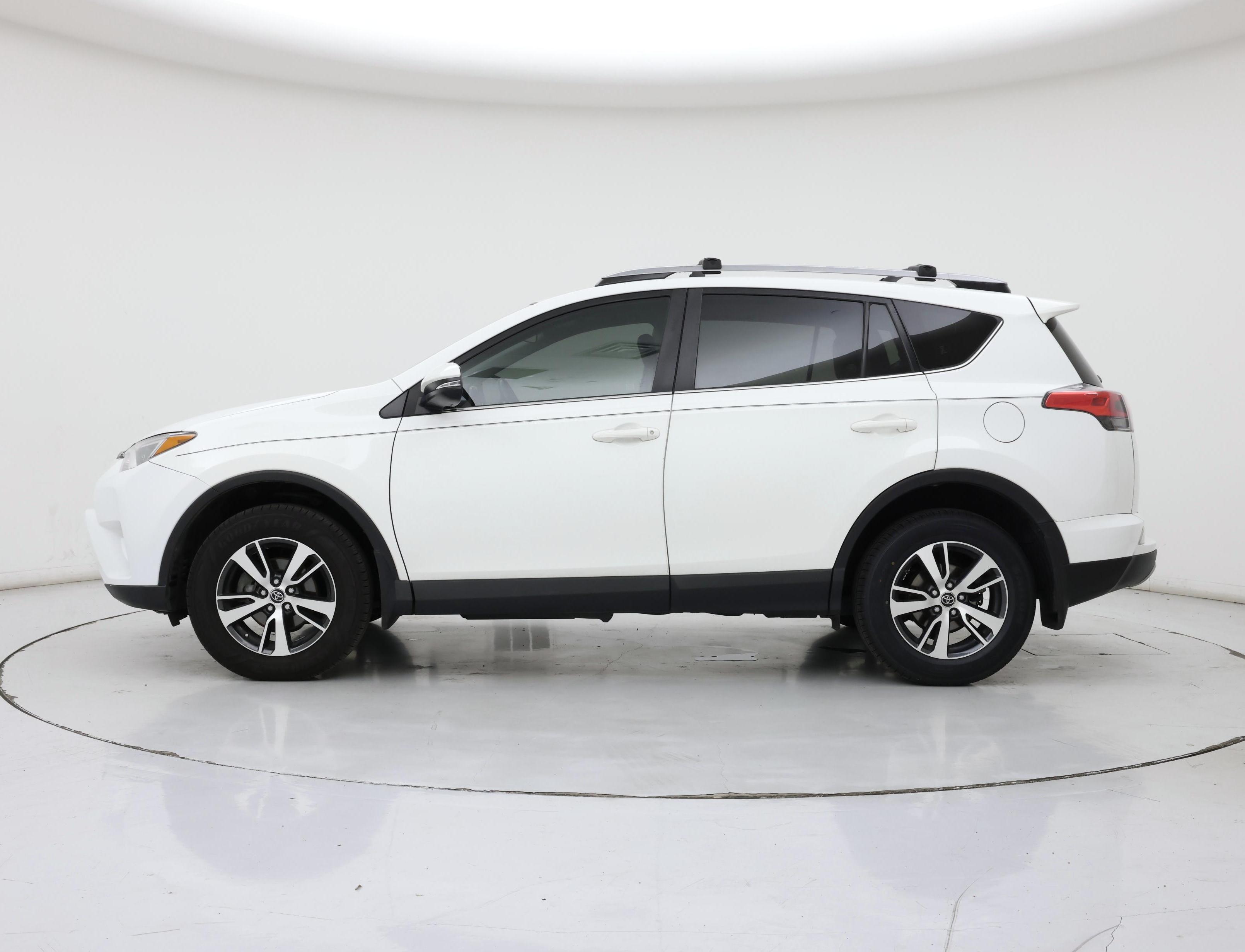 Thumbnail: 2017 Toyota RAV4 - 3