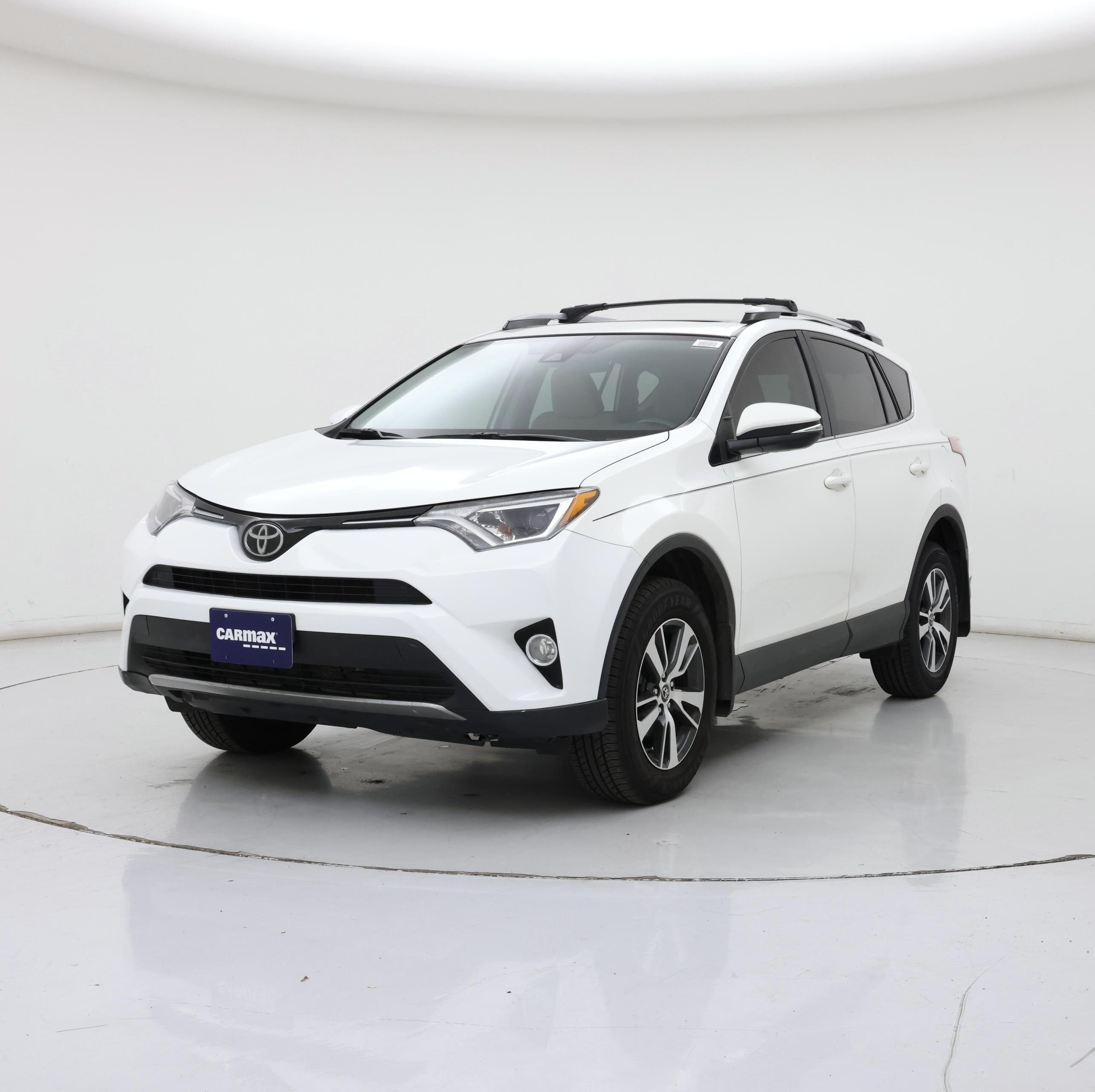 Thumbnail: 2017 Toyota RAV4 - 4
