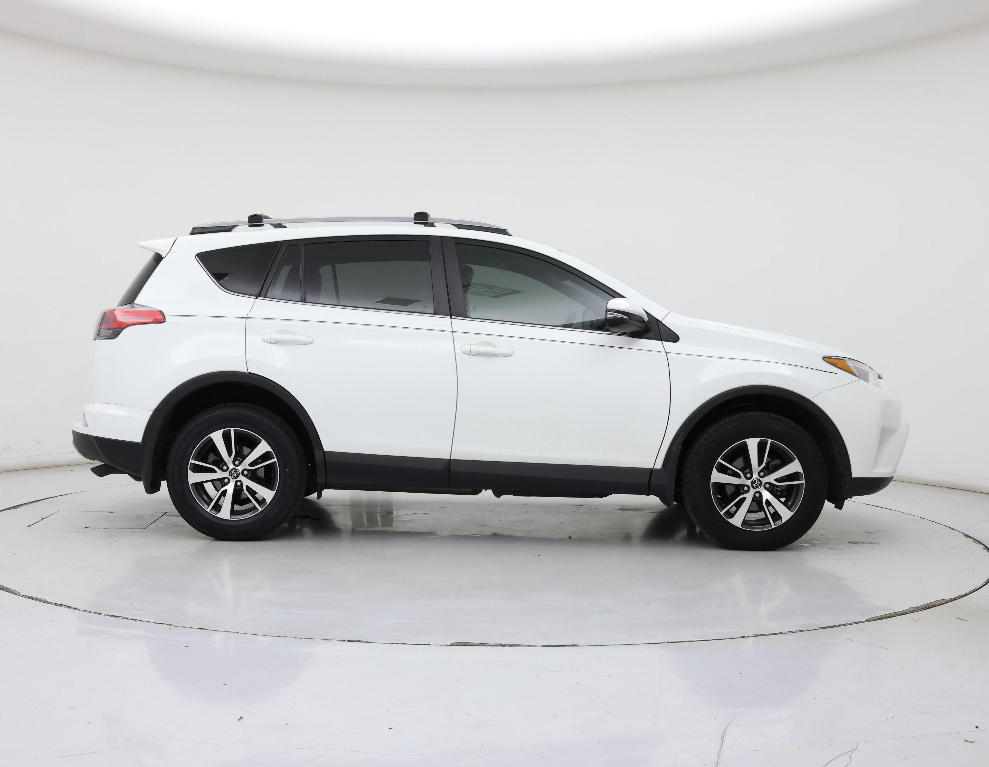 Thumbnail: 2017 Toyota RAV4 - 7