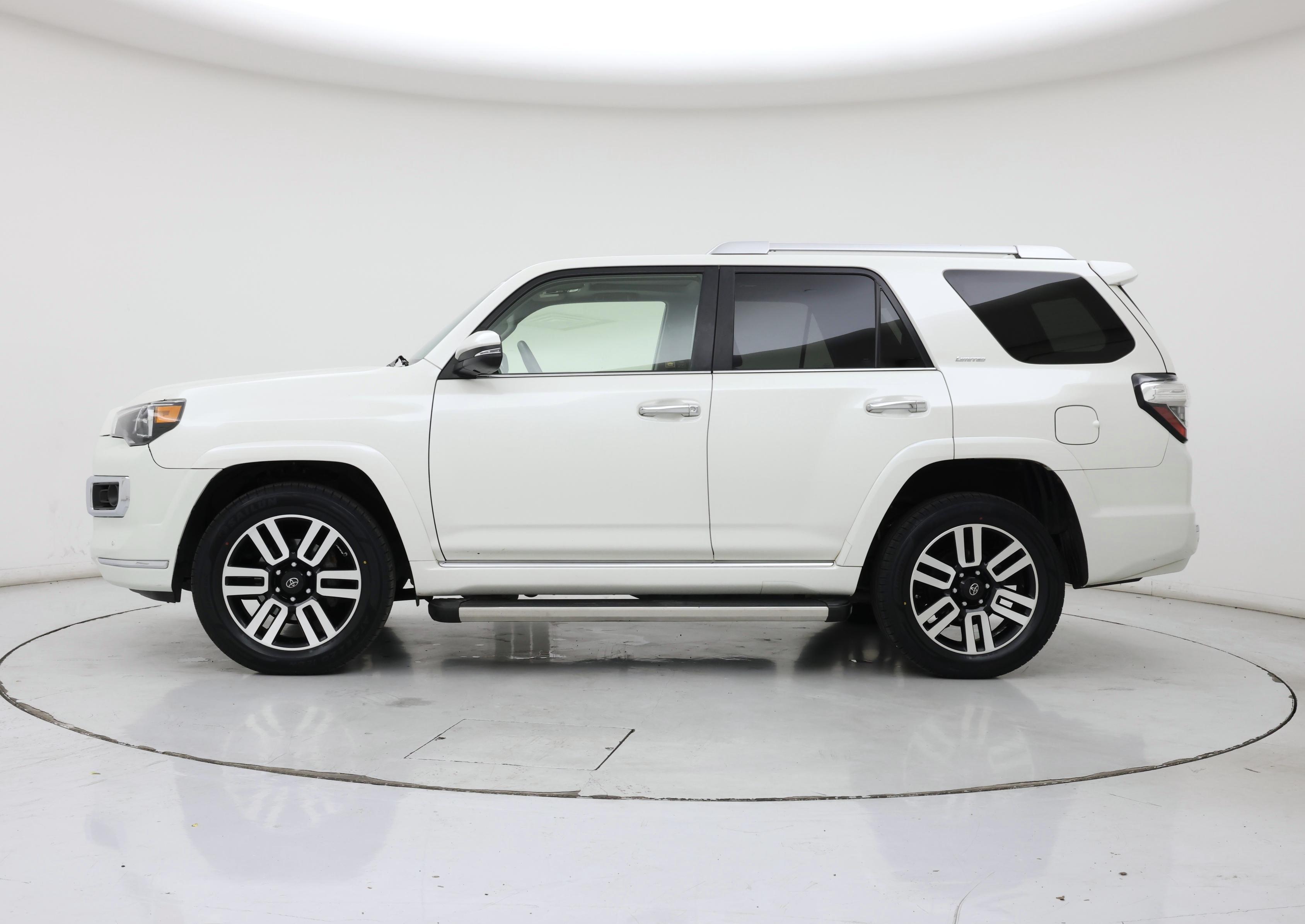 Thumbnail: 2019 Toyota 4Runner - 3