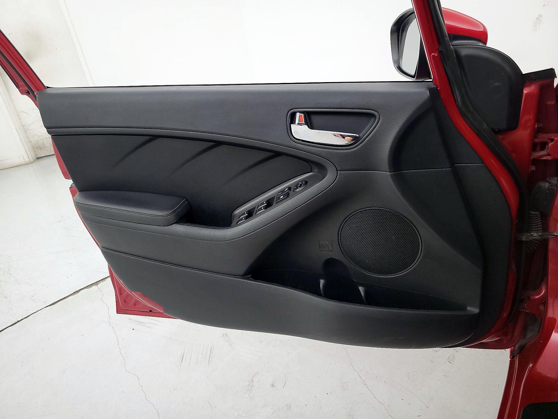 Thumbnail: 2018 Kia Forte - 12