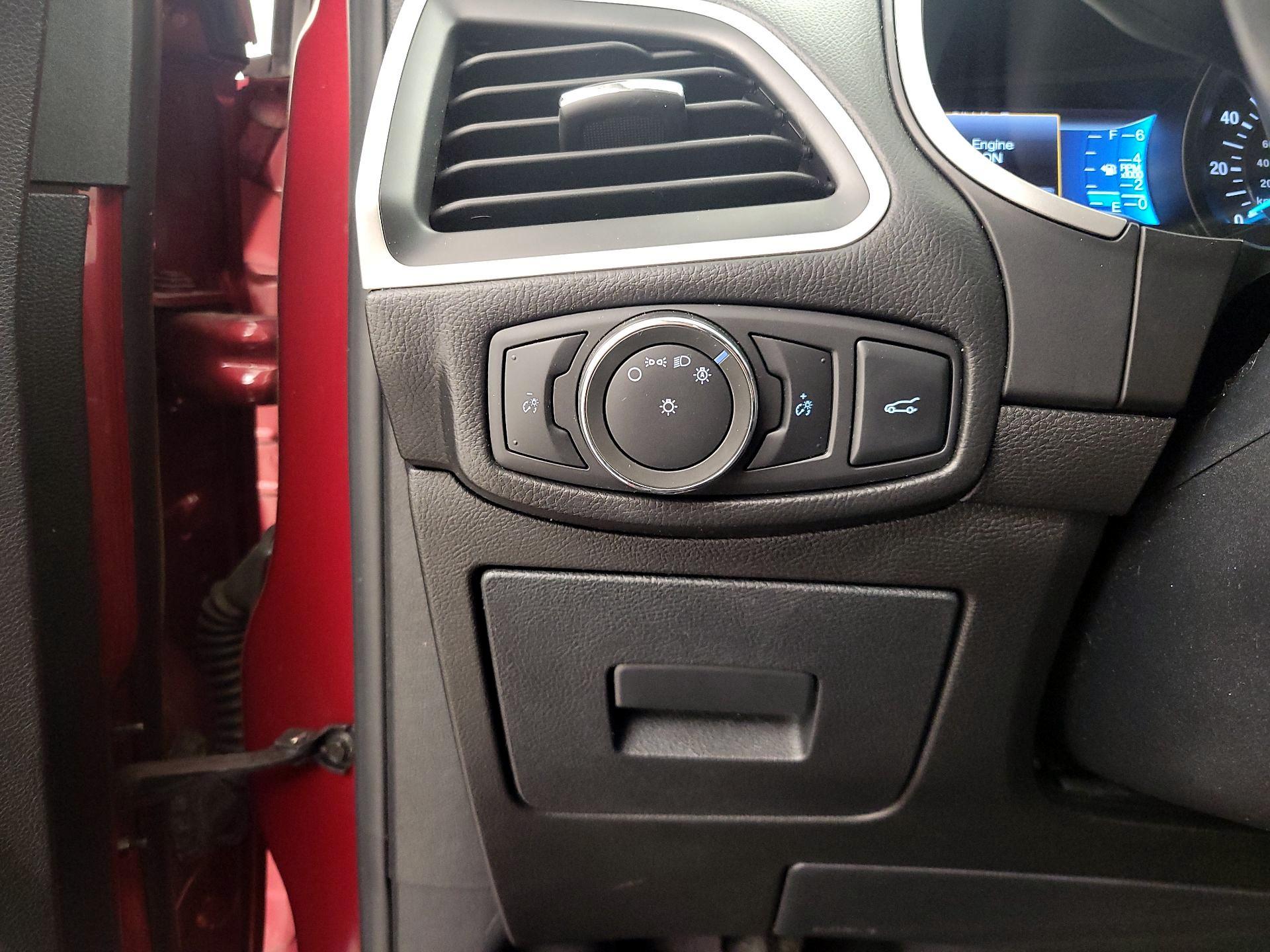 Thumbnail: 2016 Ford Edge - 13