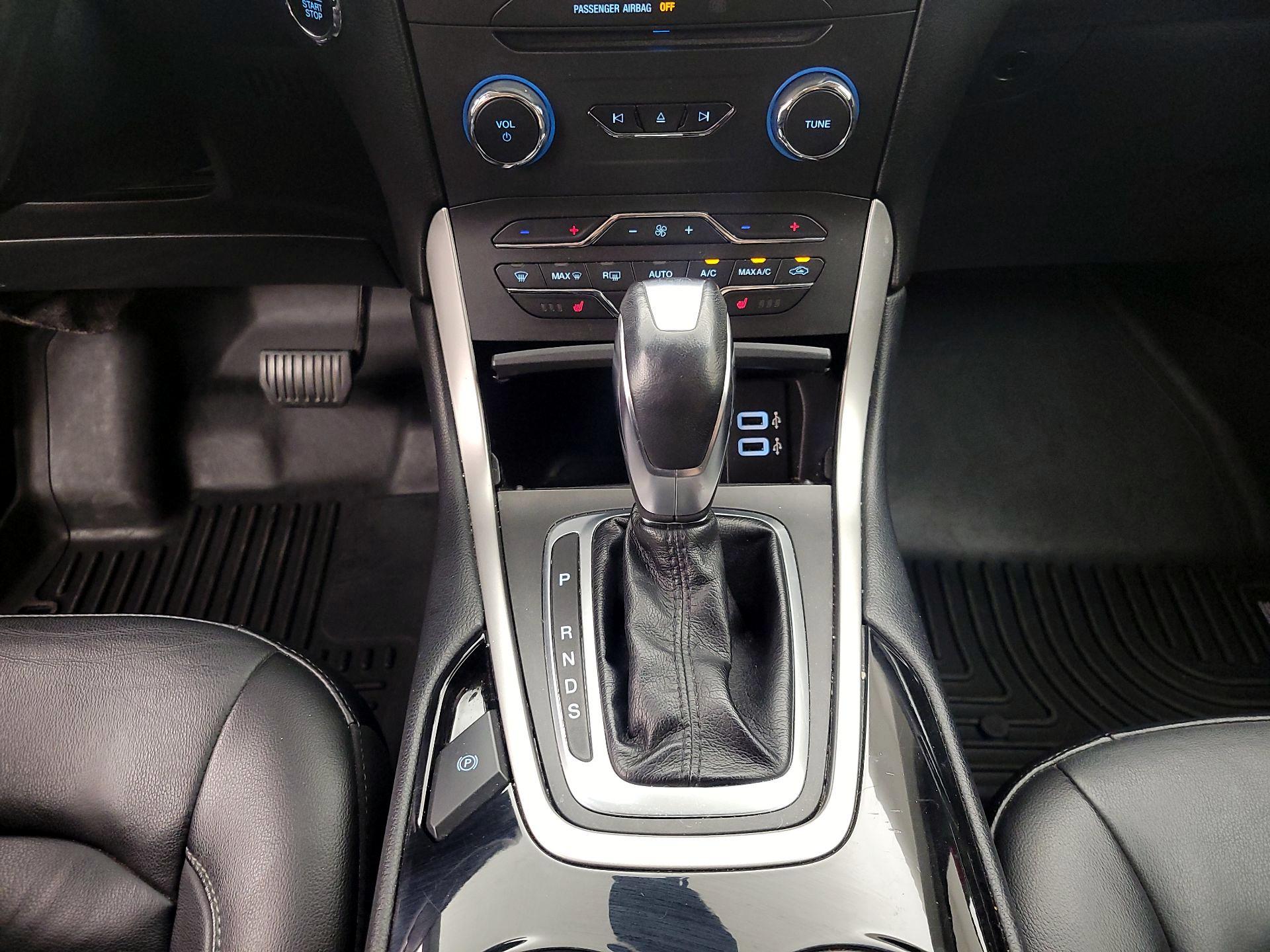 Thumbnail: 2016 Ford Edge - 18