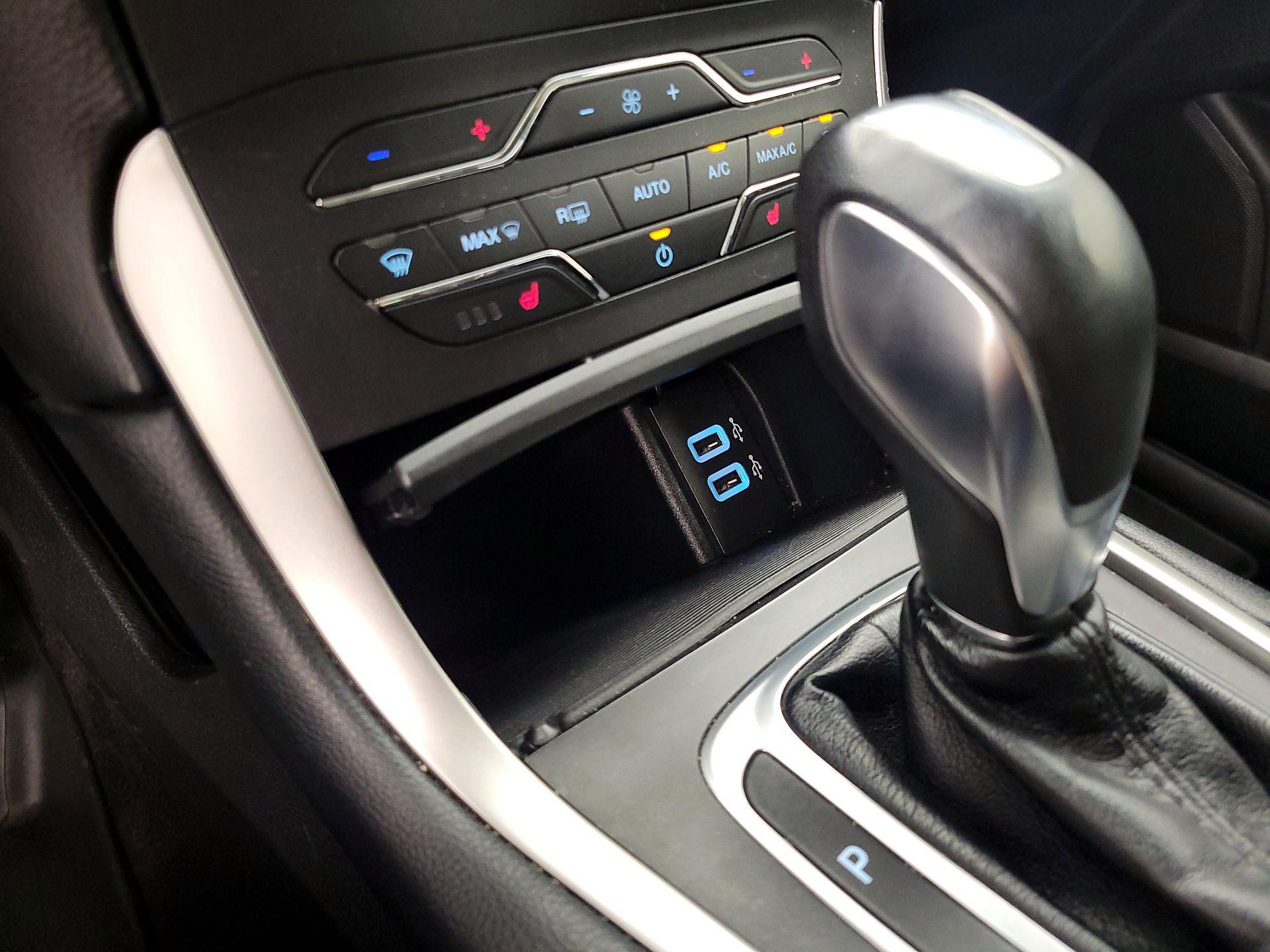 Thumbnail: 2016 Ford Edge - 19