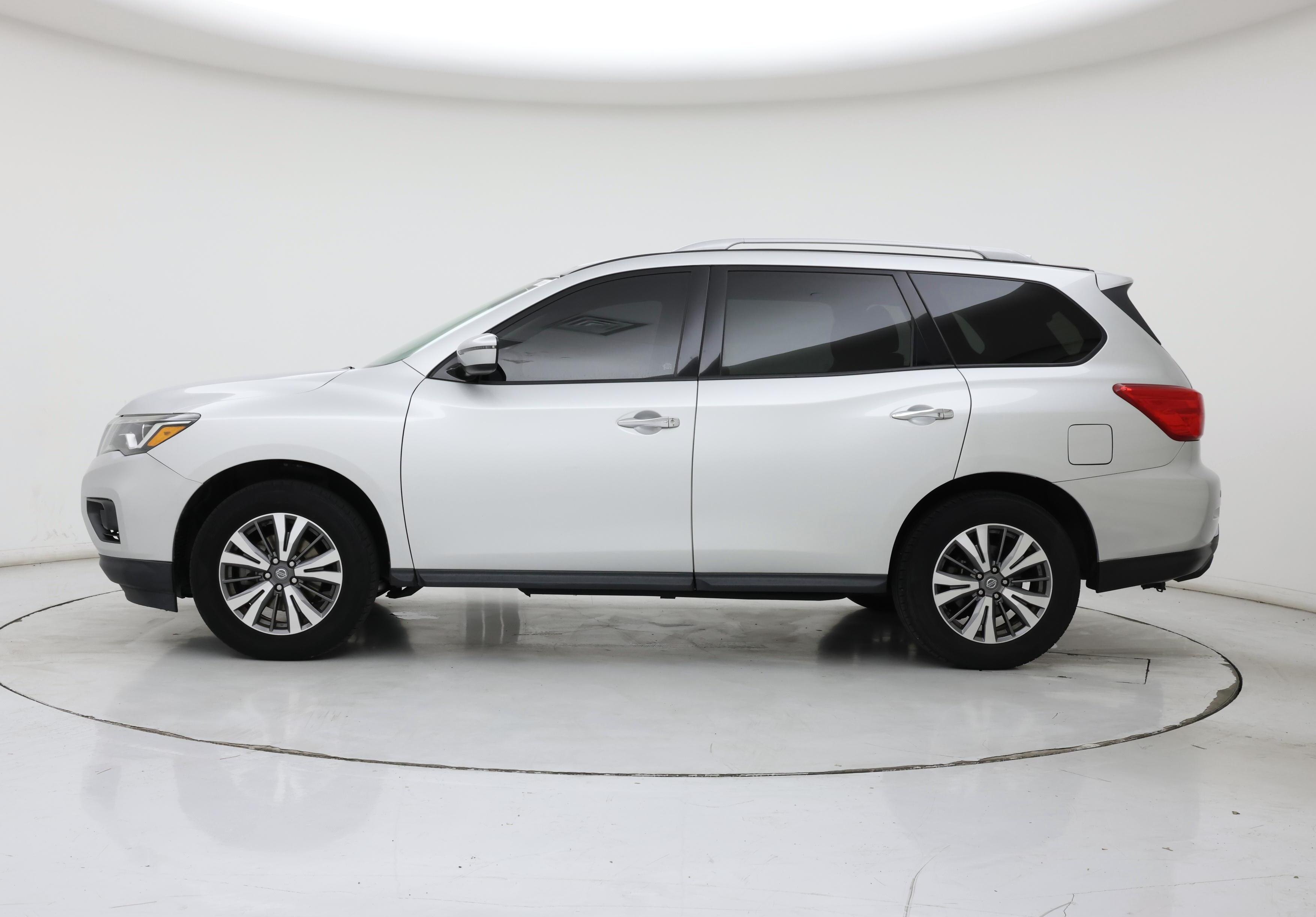 Thumbnail: 2020 Nissan Pathfinder - 3