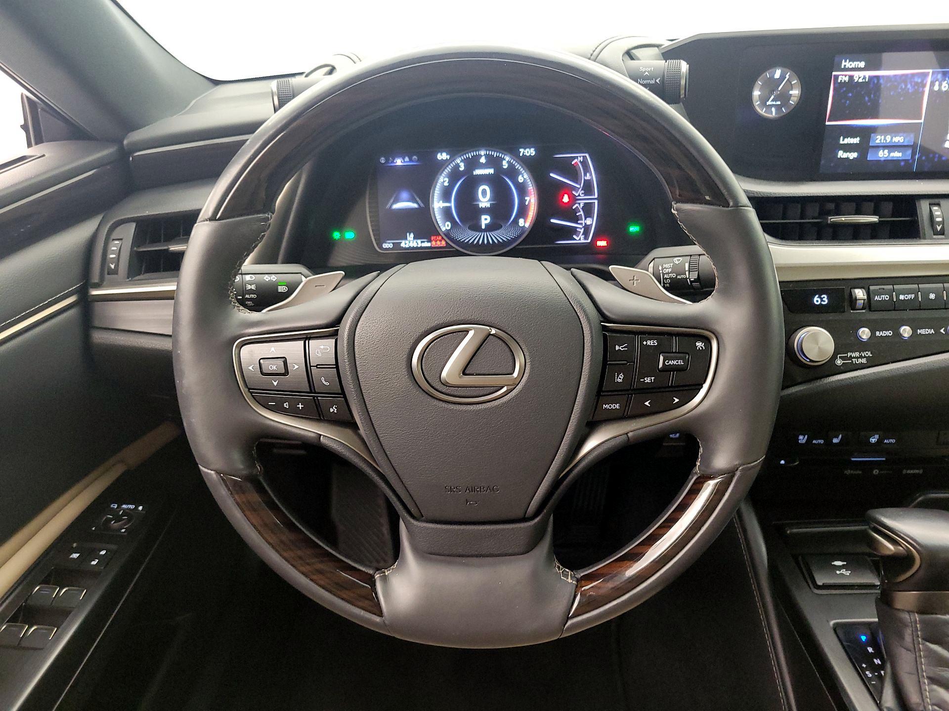 Thumbnail: 2021 Lexus ES - 10