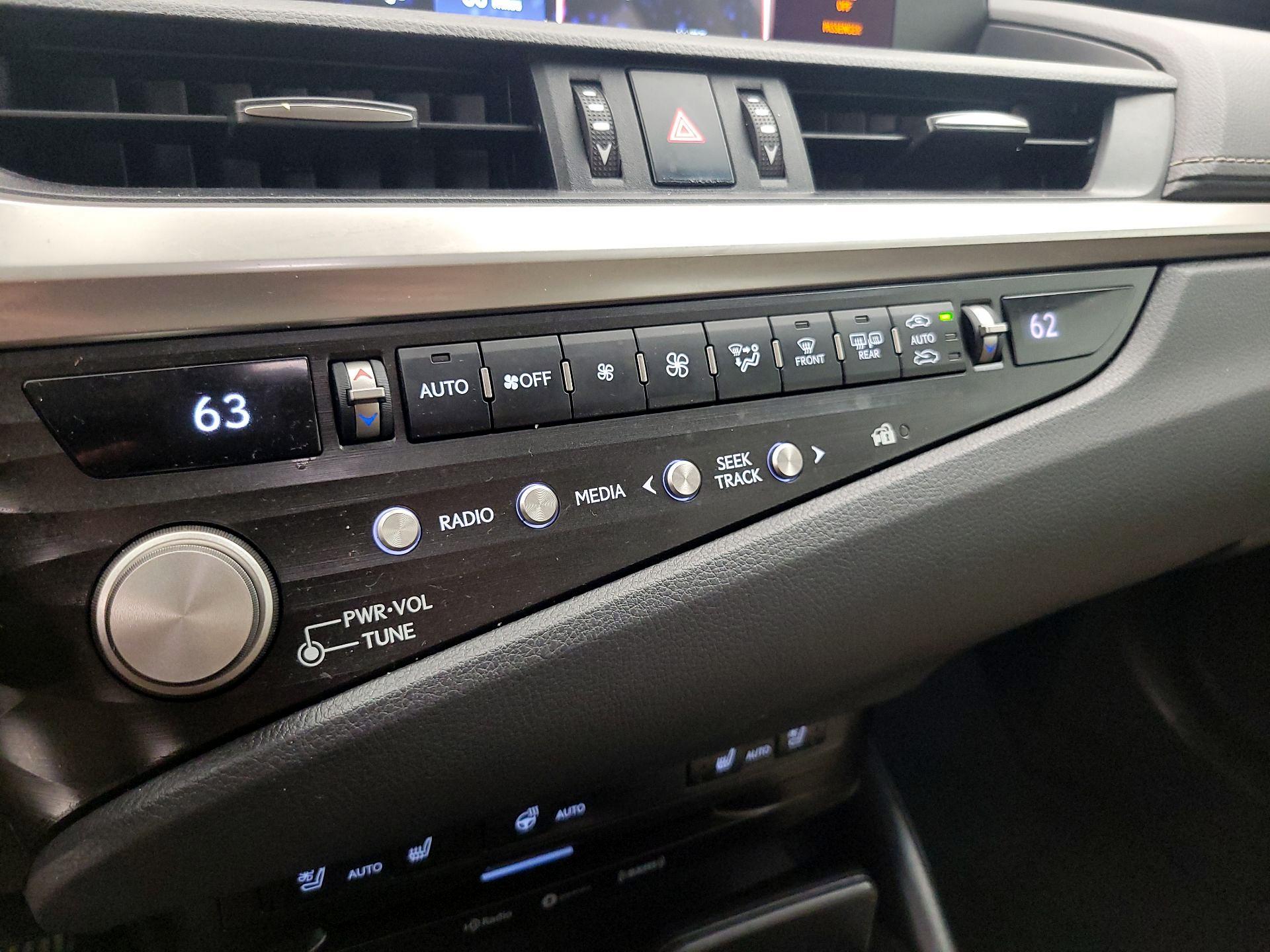 Thumbnail: 2021 Lexus ES - 15