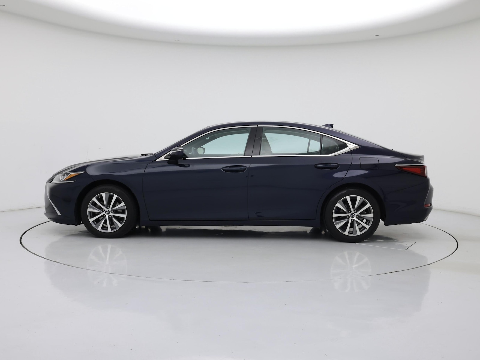 2021 Lexus ES 350 - Photo 17
