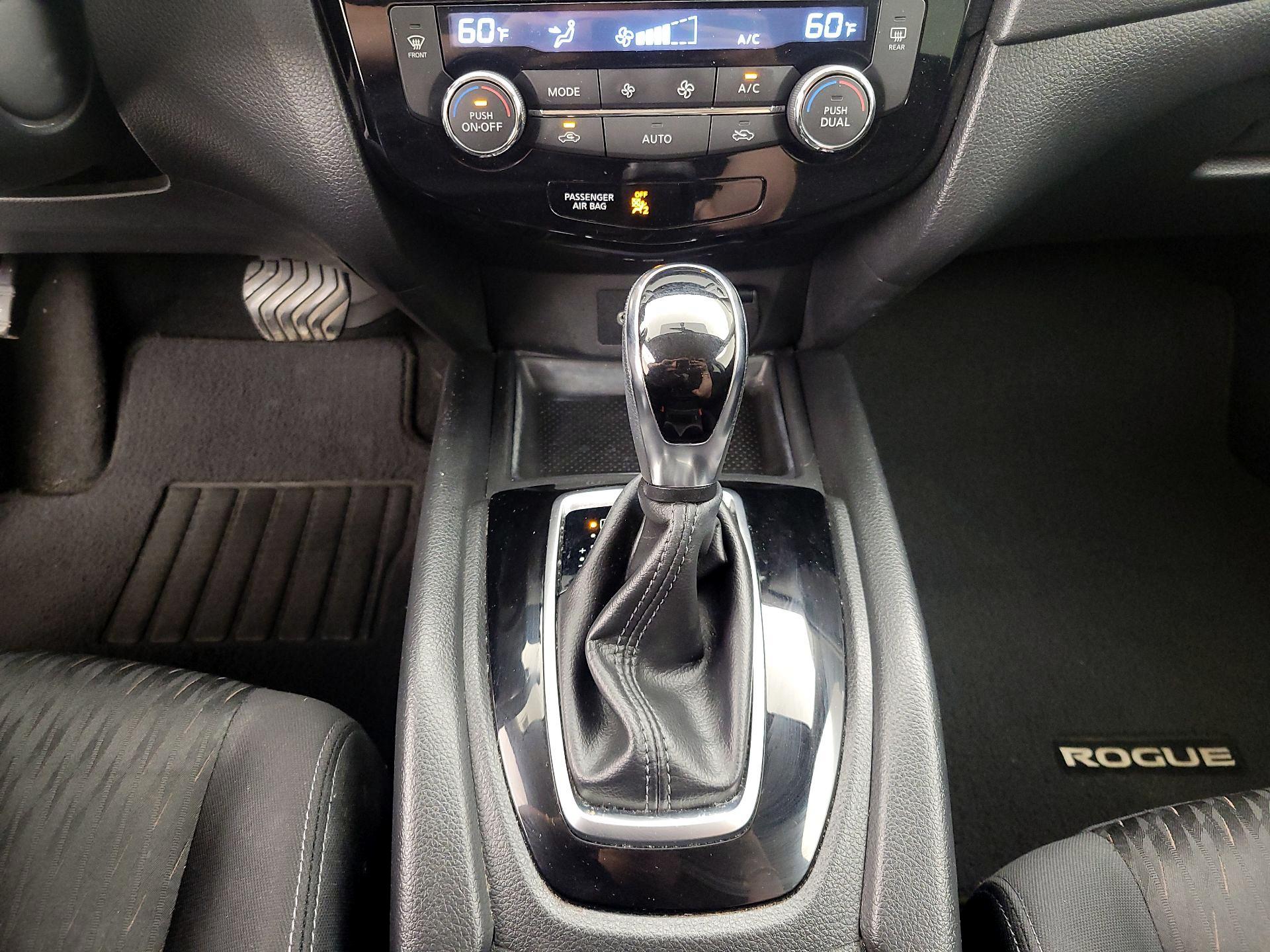 Thumbnail: 2018 Nissan Rogue - 17