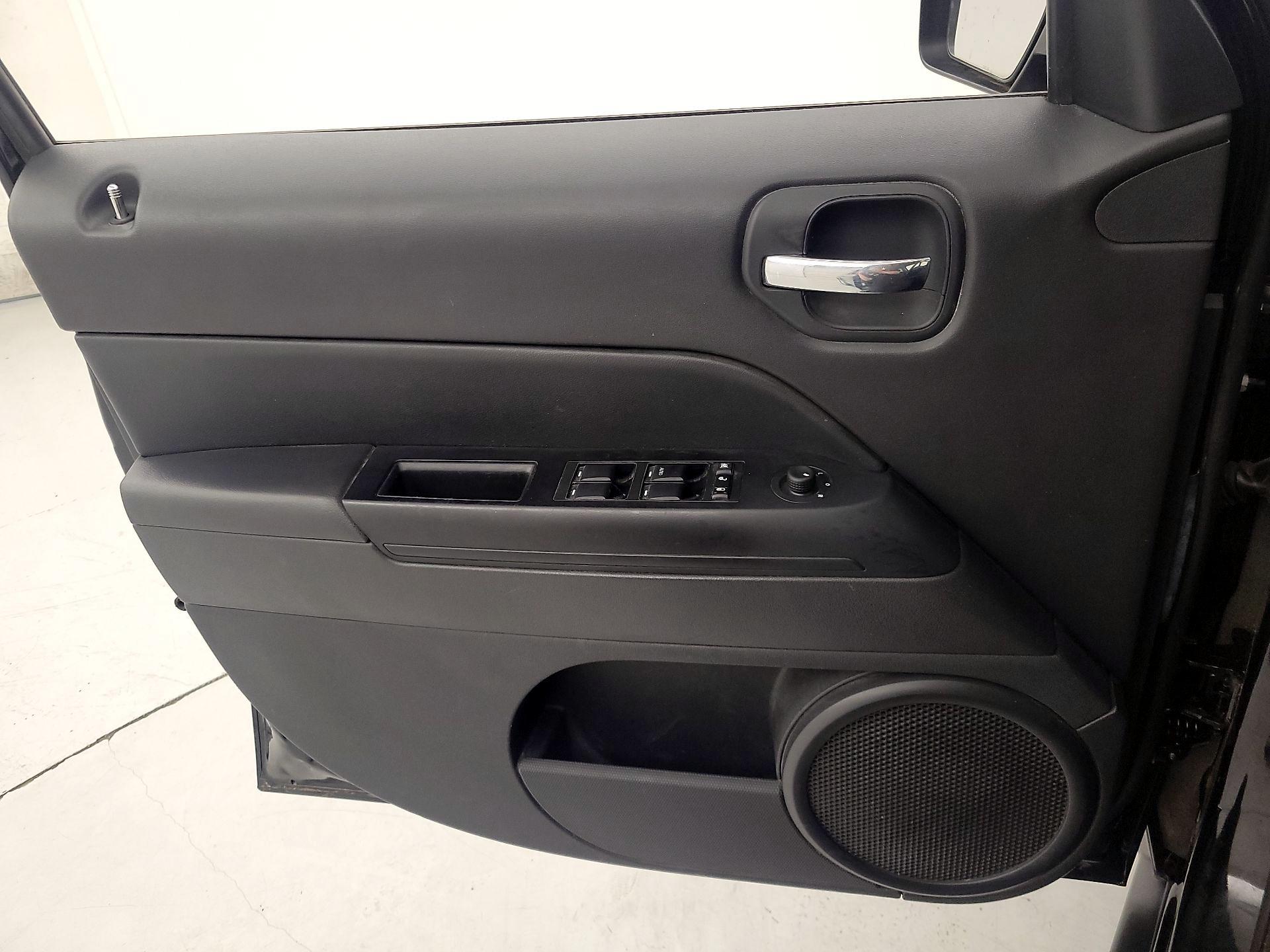Thumbnail: 2015 Jeep Patriot - 12