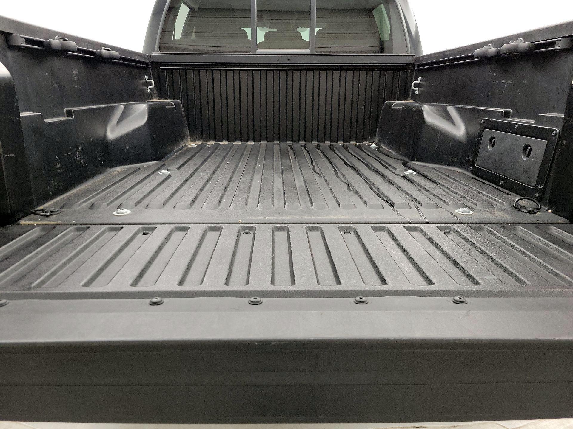 Thumbnail: 2019 Toyota Tacoma - 20