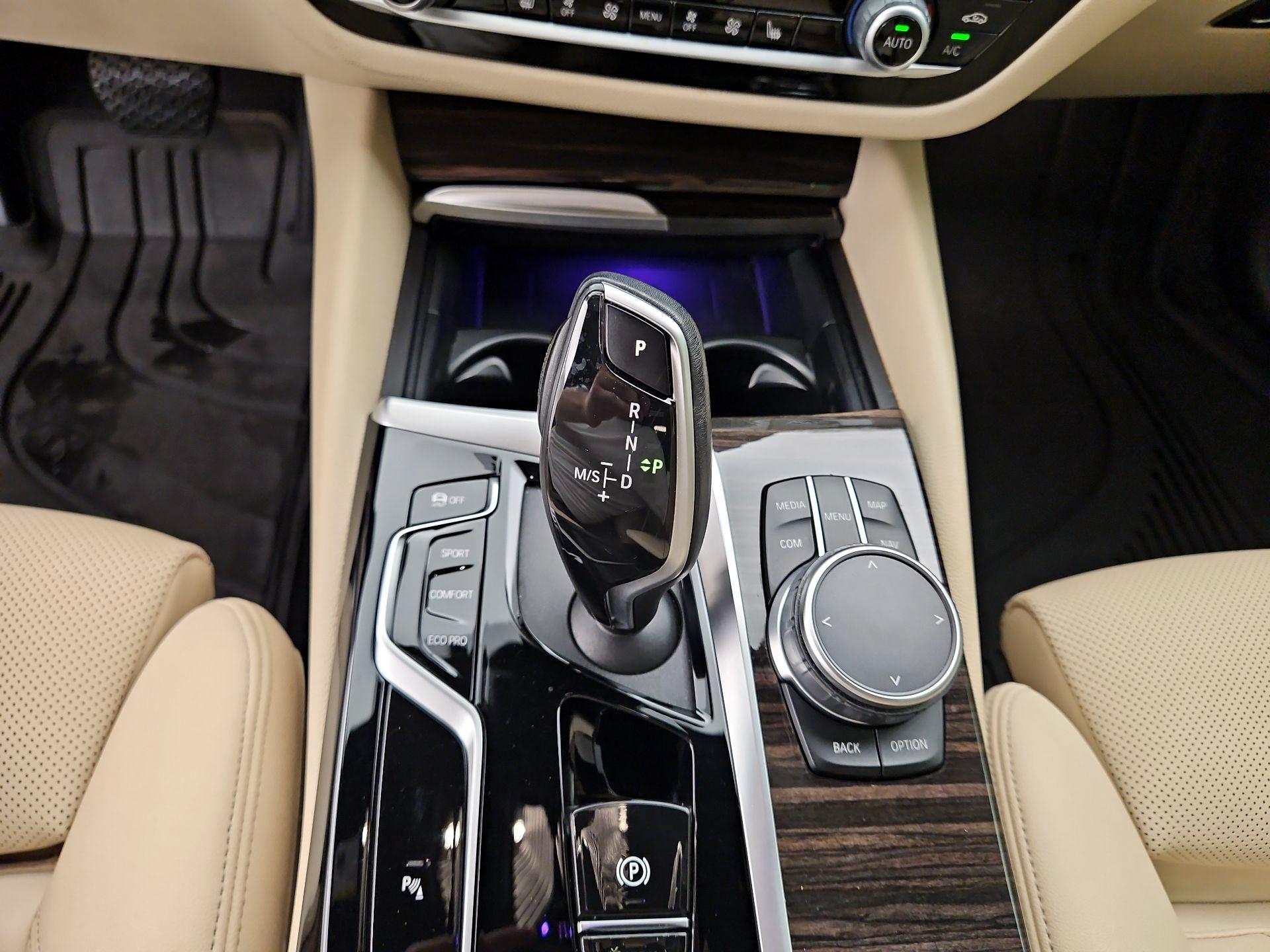 Thumbnail: 2022 BMW 5 Series - 18