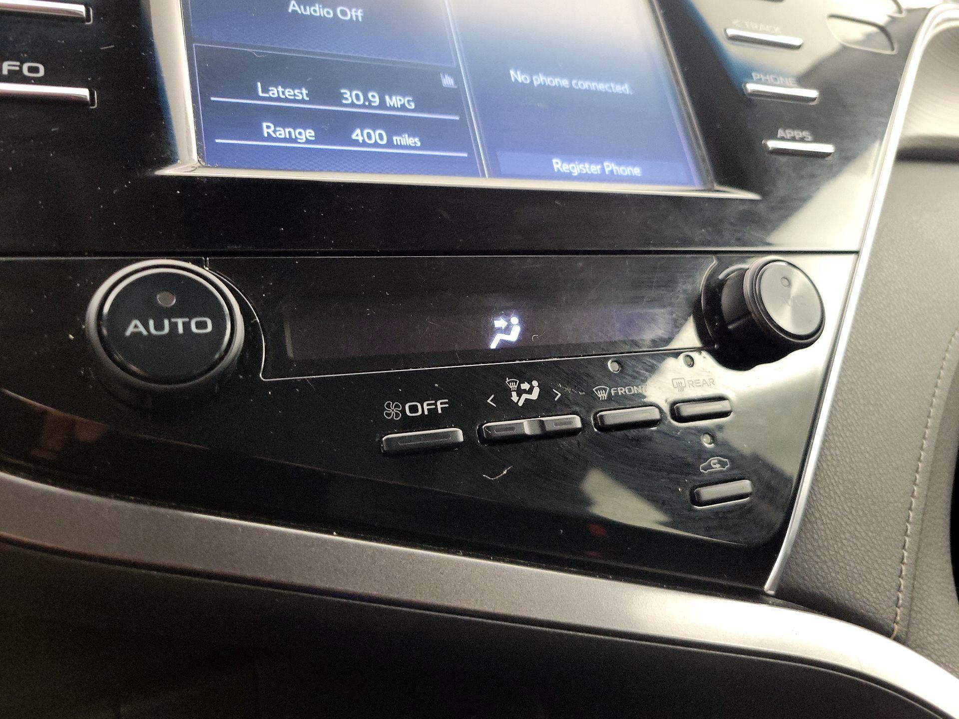 Thumbnail: 2018 Toyota Camry - 16