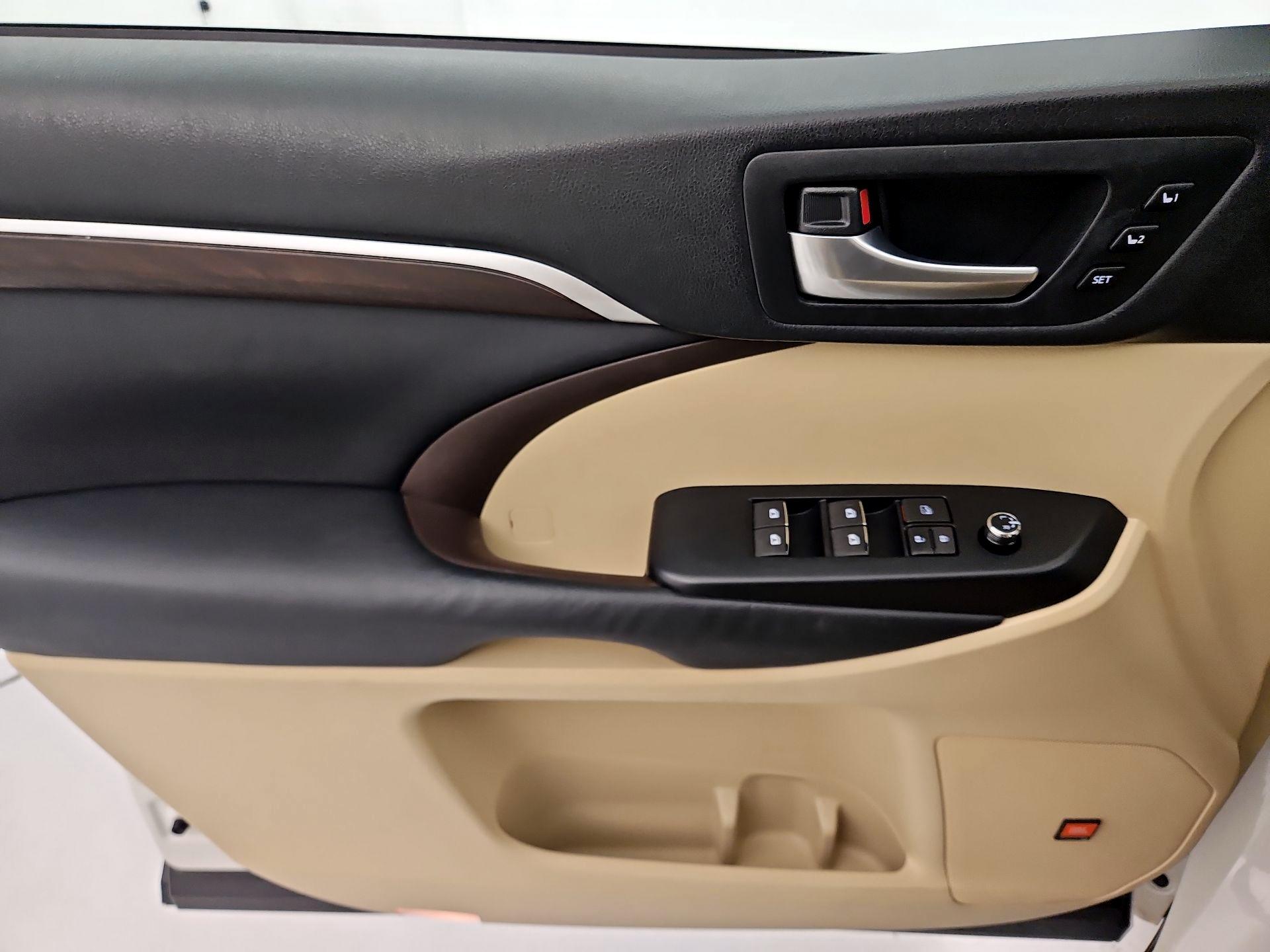 Thumbnail: 2014 Toyota Highlander - 12