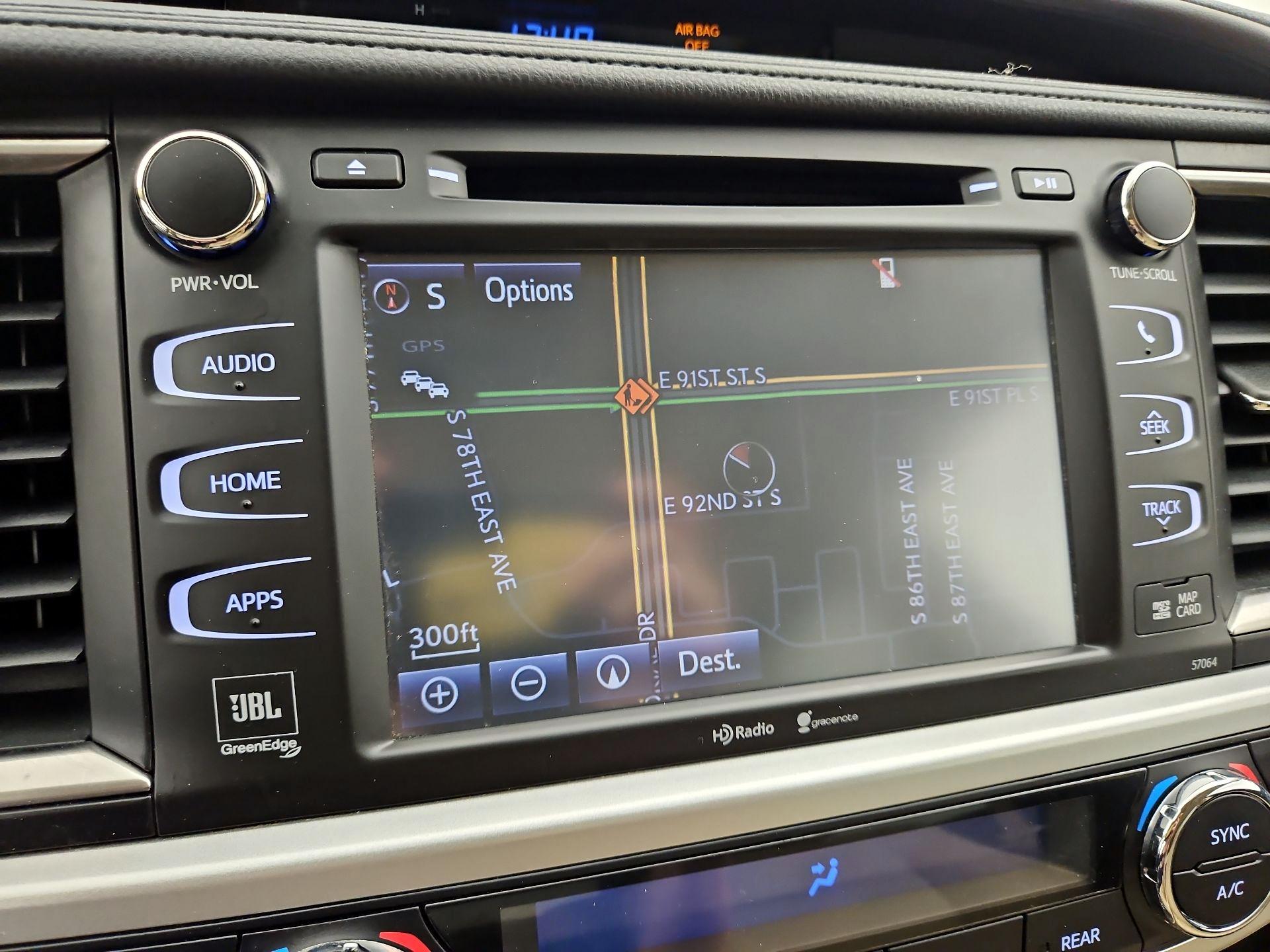 Thumbnail: 2014 Toyota Highlander - 14