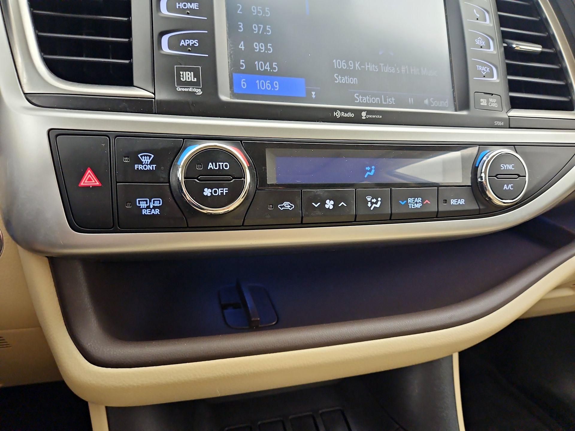 Thumbnail: 2014 Toyota Highlander - 17