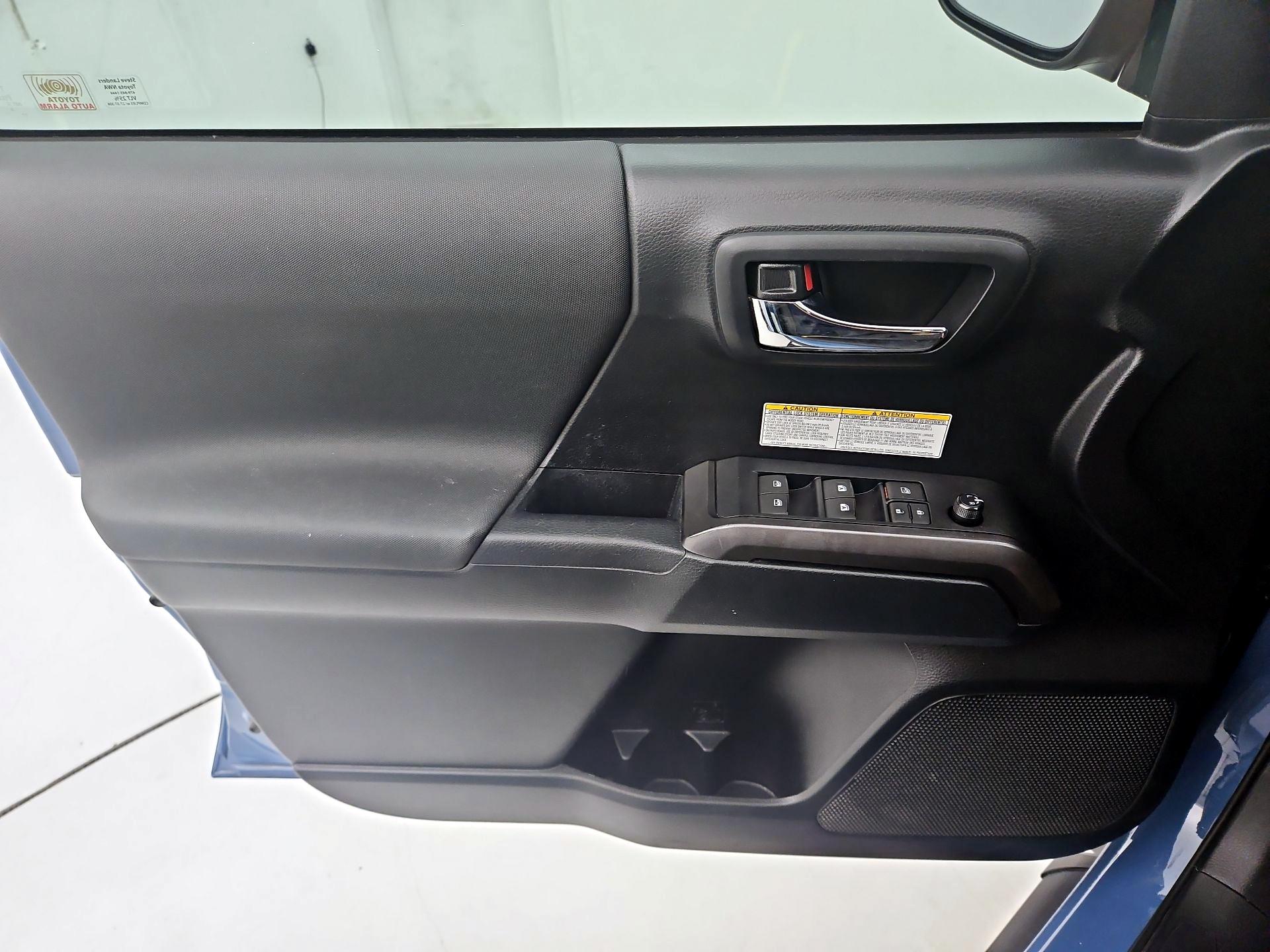 Thumbnail: 2019 Toyota Tacoma - 12