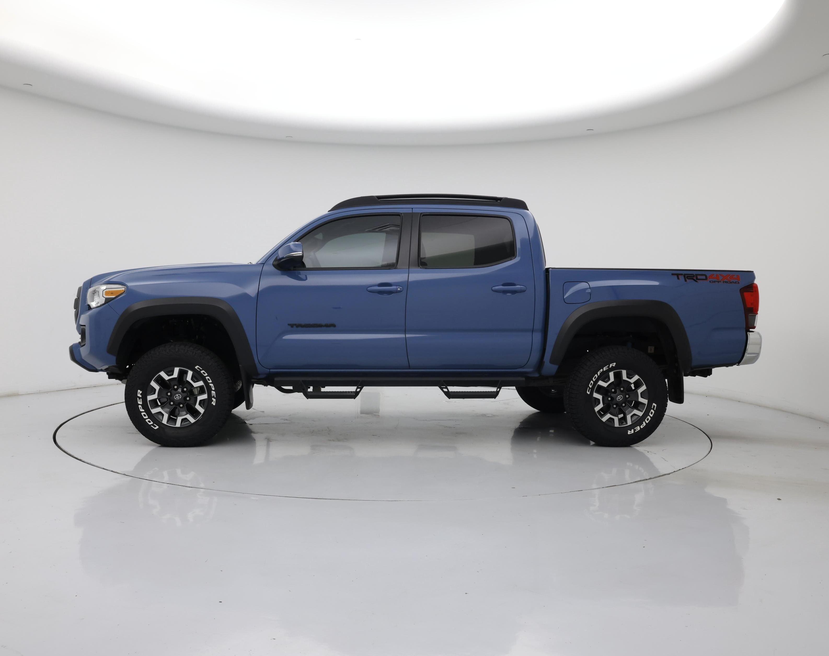 Thumbnail: 2019 Toyota Tacoma - 3