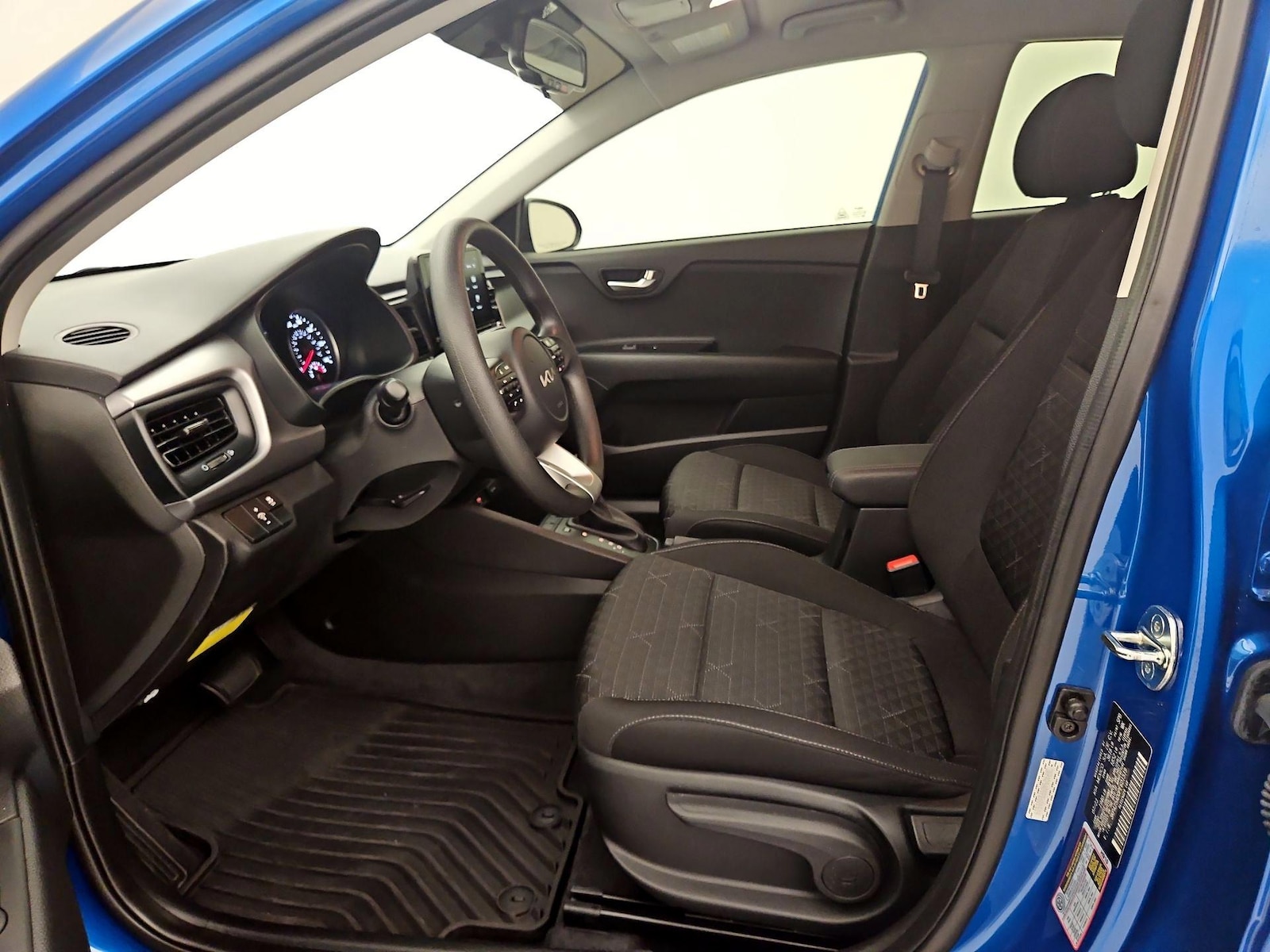 2023 Kia Rio 5-Door S - Photo 12