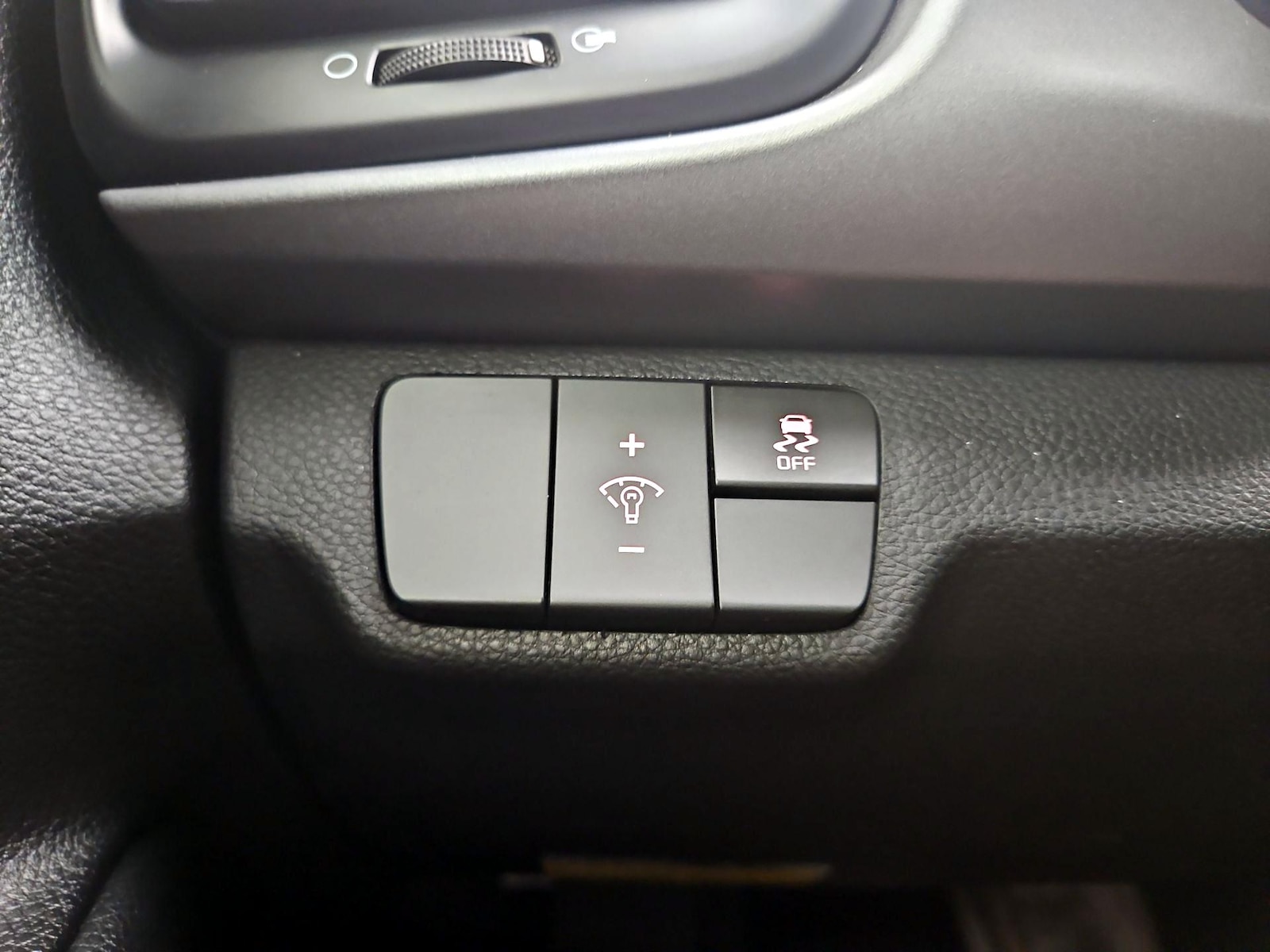2023 Kia Rio 5-Door S - Photo 14